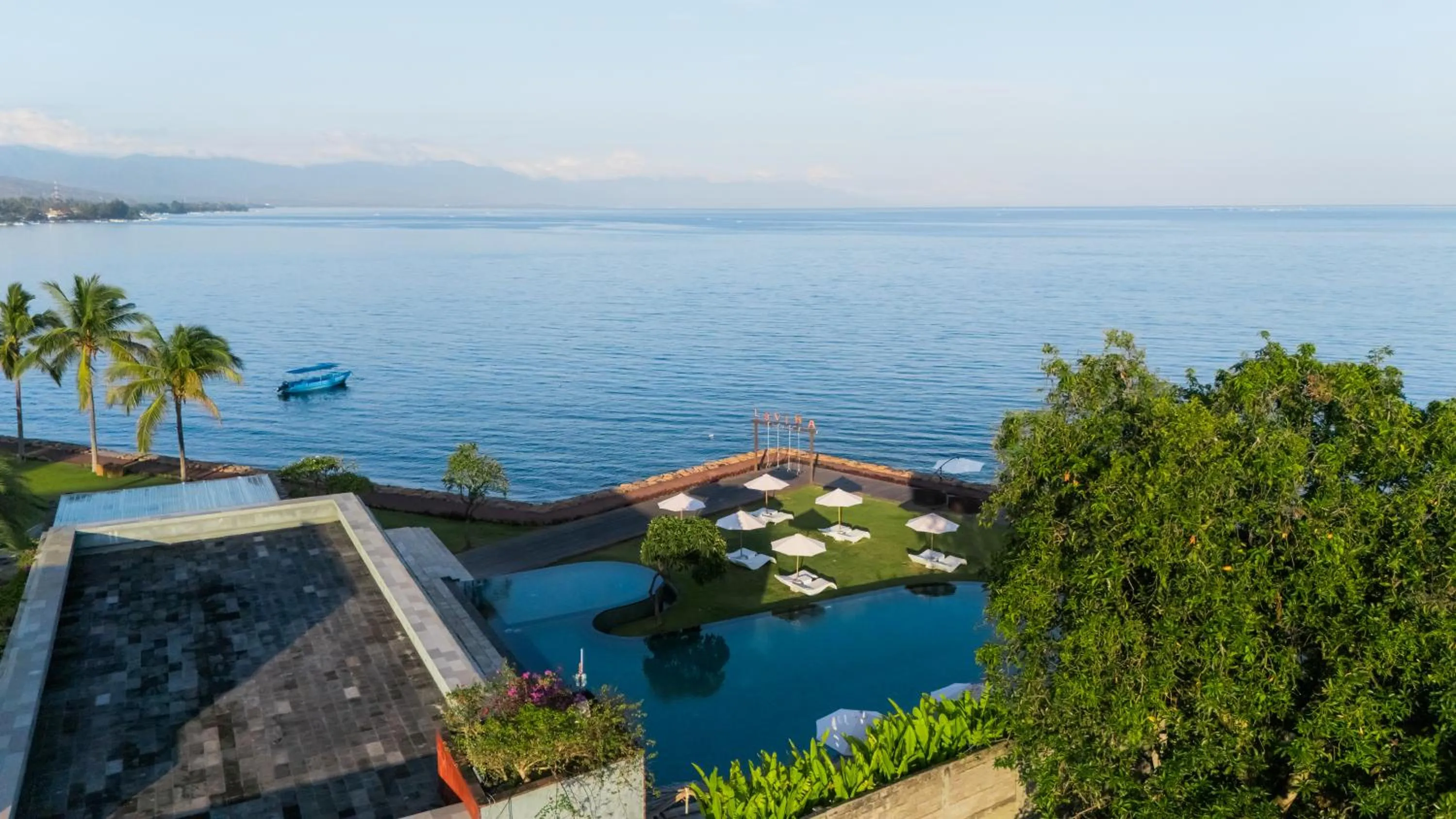 Swimming pool in Lovina Beach Club & Resort