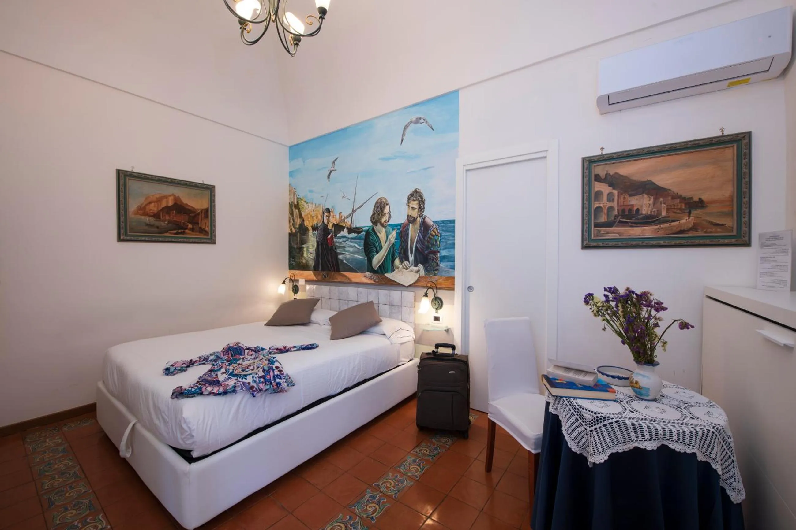 Photo of the whole room, Bed in Hotel Antica Repubblica in Amalfi center at 100mt from the sea