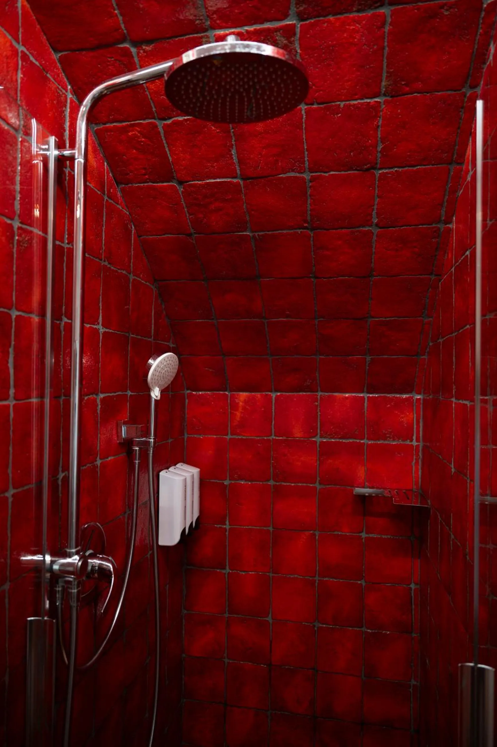 Shower in Hotel Antica Repubblica in Amalfi center at 100mt from the sea