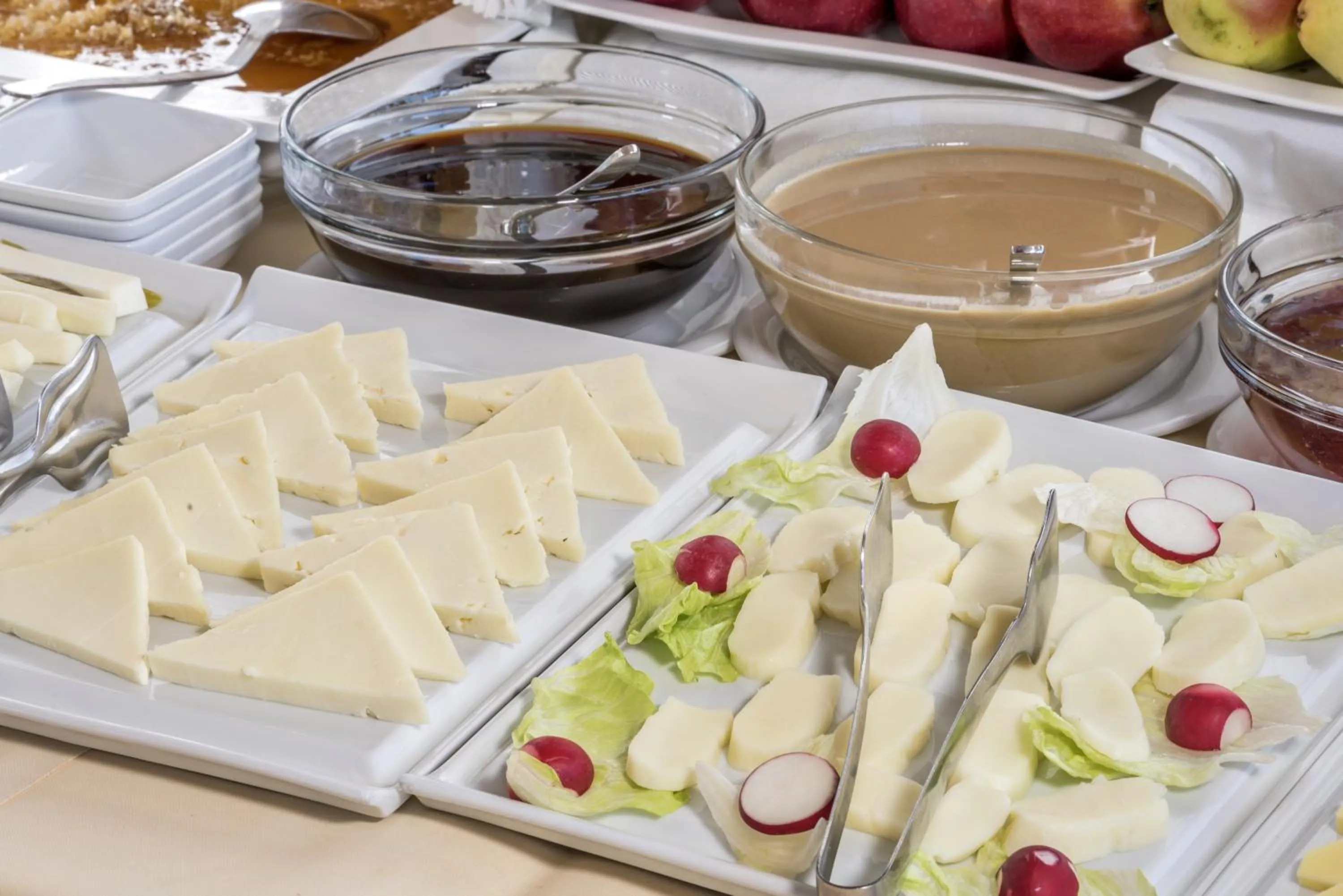 Restaurant/places to eat in Perapolis Hotel