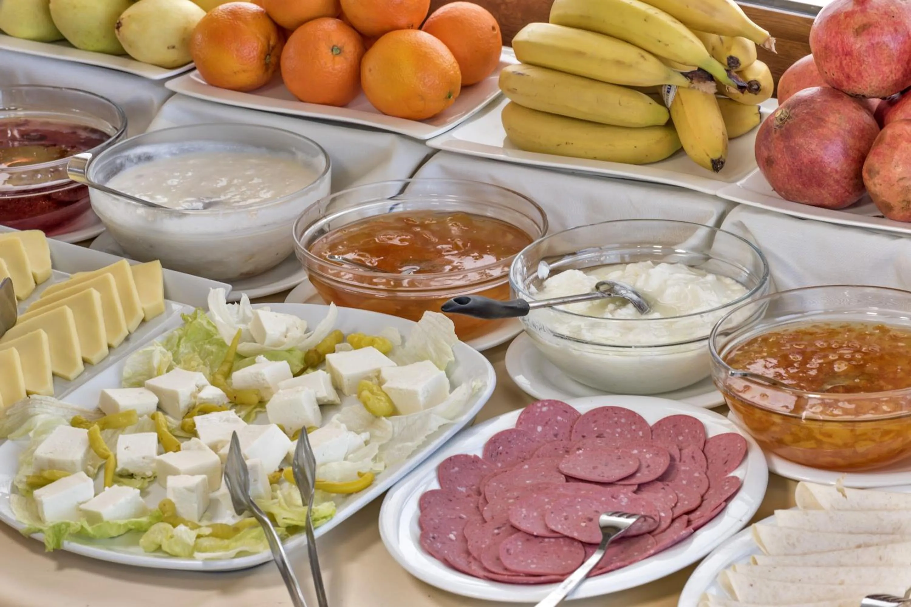 Restaurant/places to eat in Perapolis Hotel