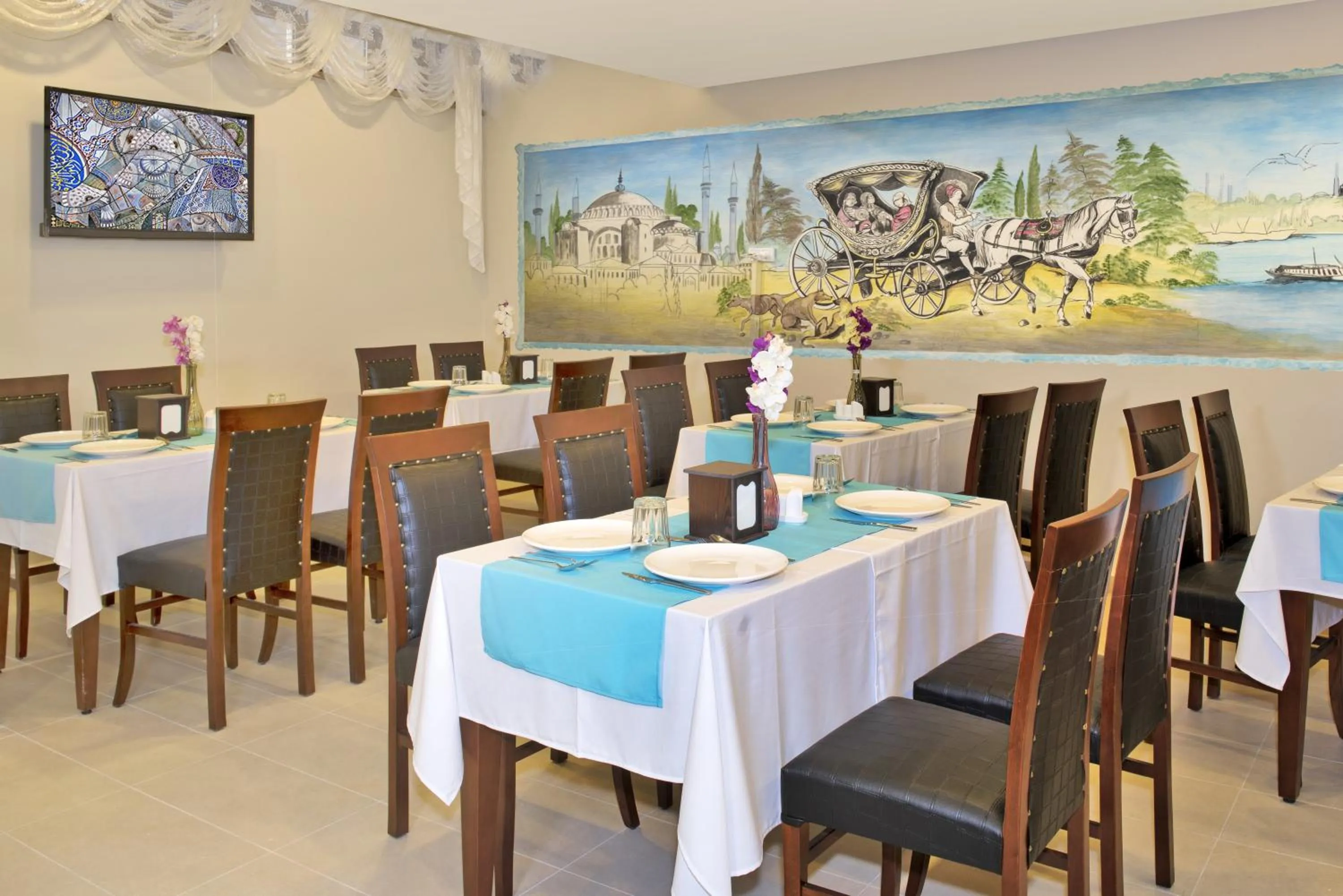 Restaurant/places to eat in Perapolis Hotel