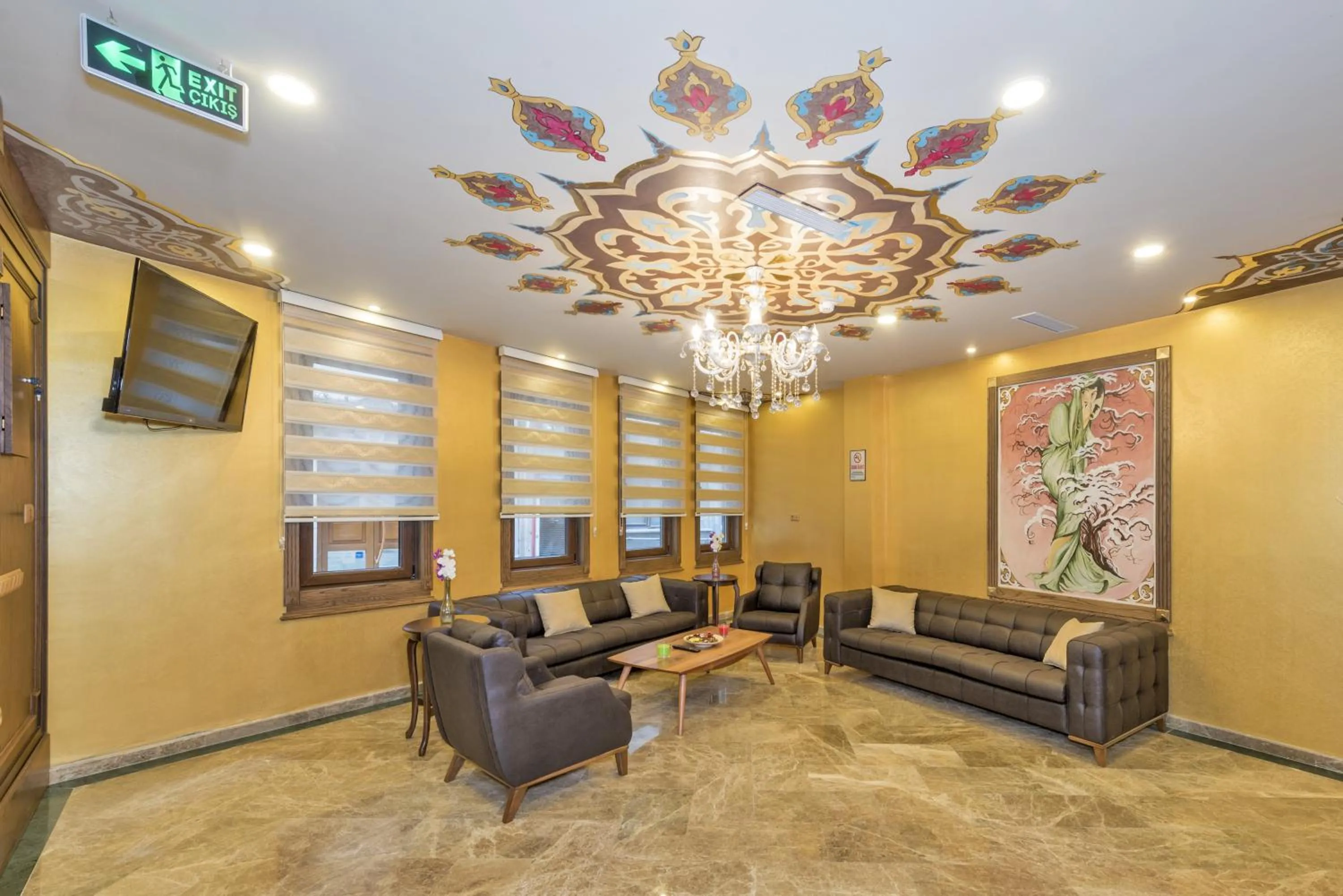 Living room in Perapolis Hotel