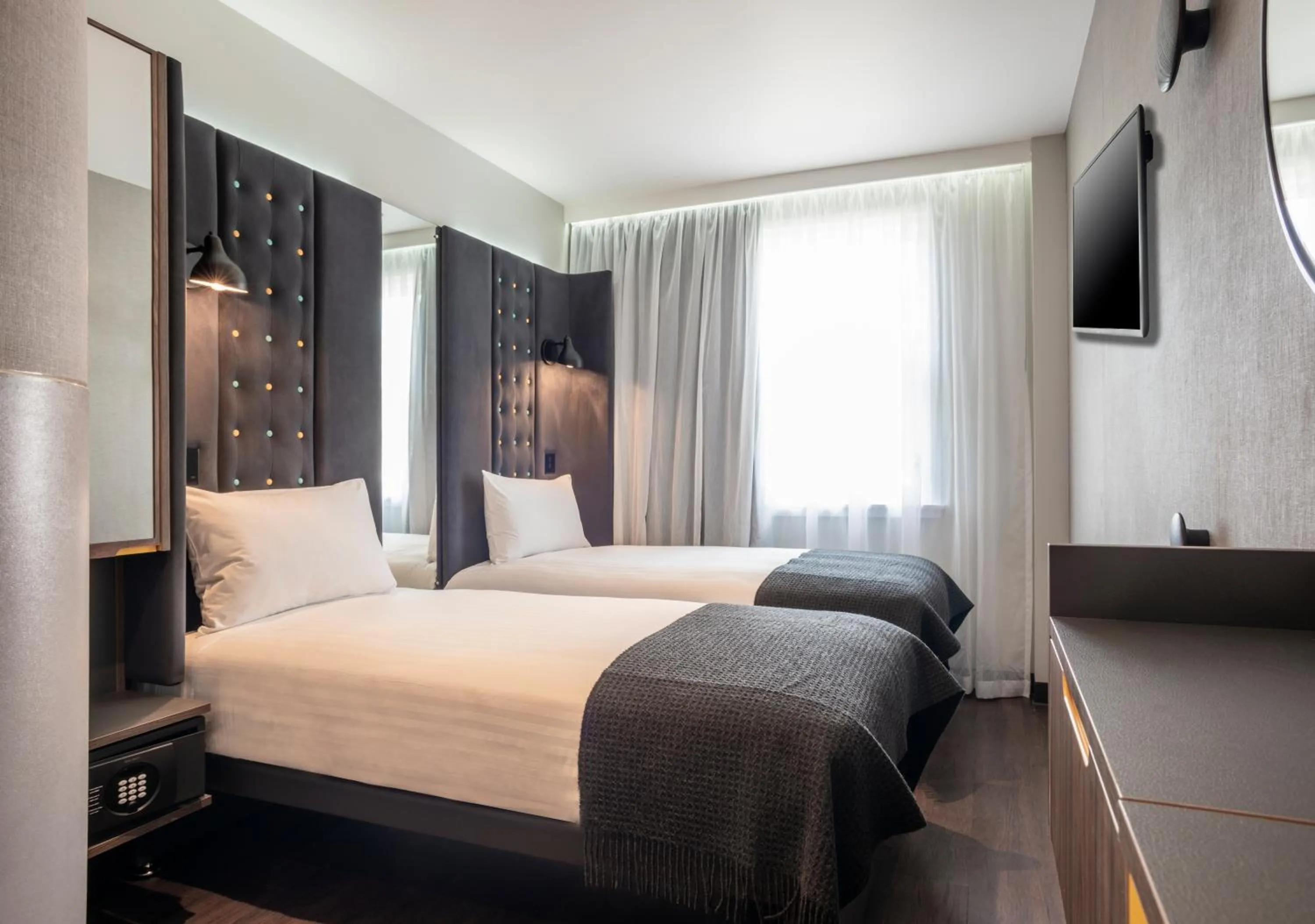 Bedroom, Bed in Point A Hotel London Paddington