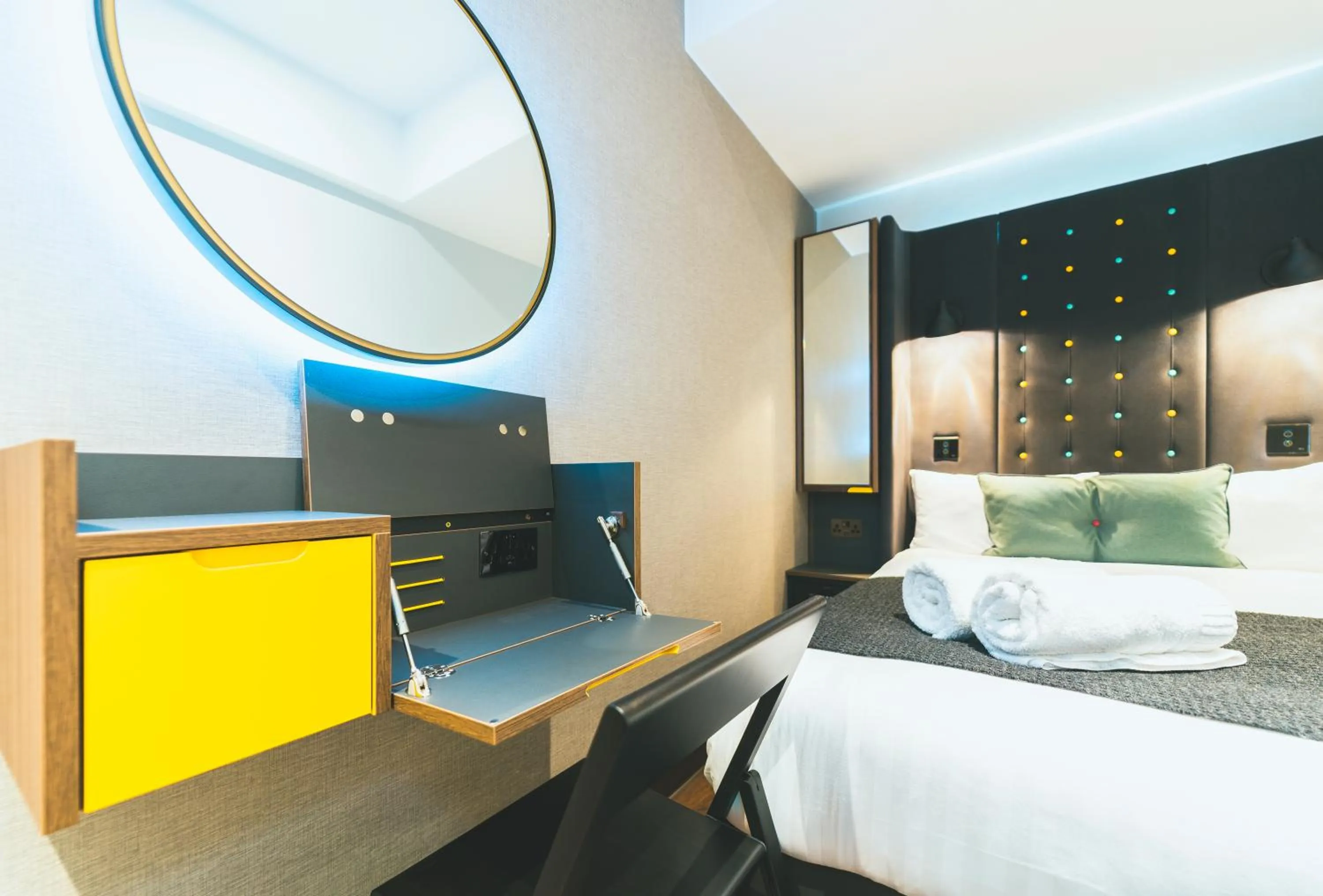 Bedroom, Bed in Point A Hotel London Paddington