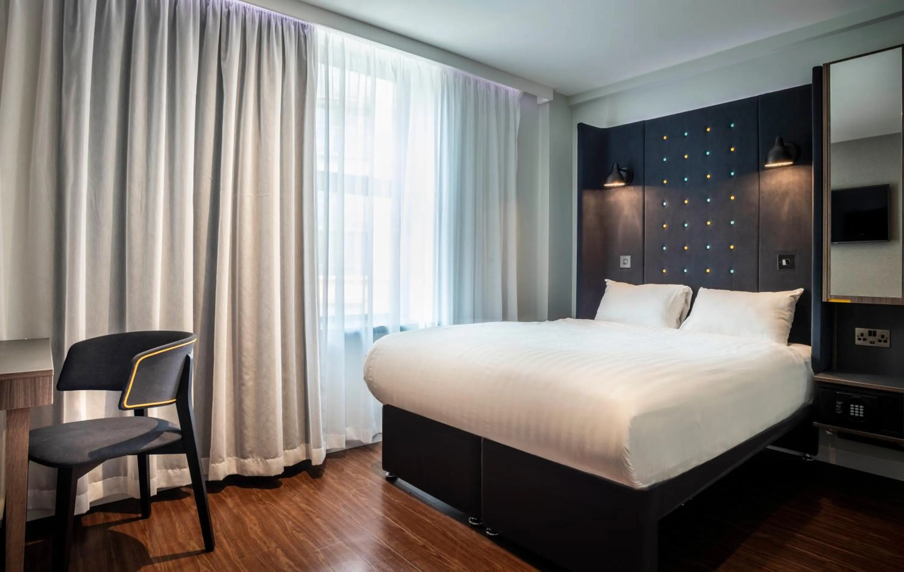 Bedroom, Bed in Point A Hotel London Paddington