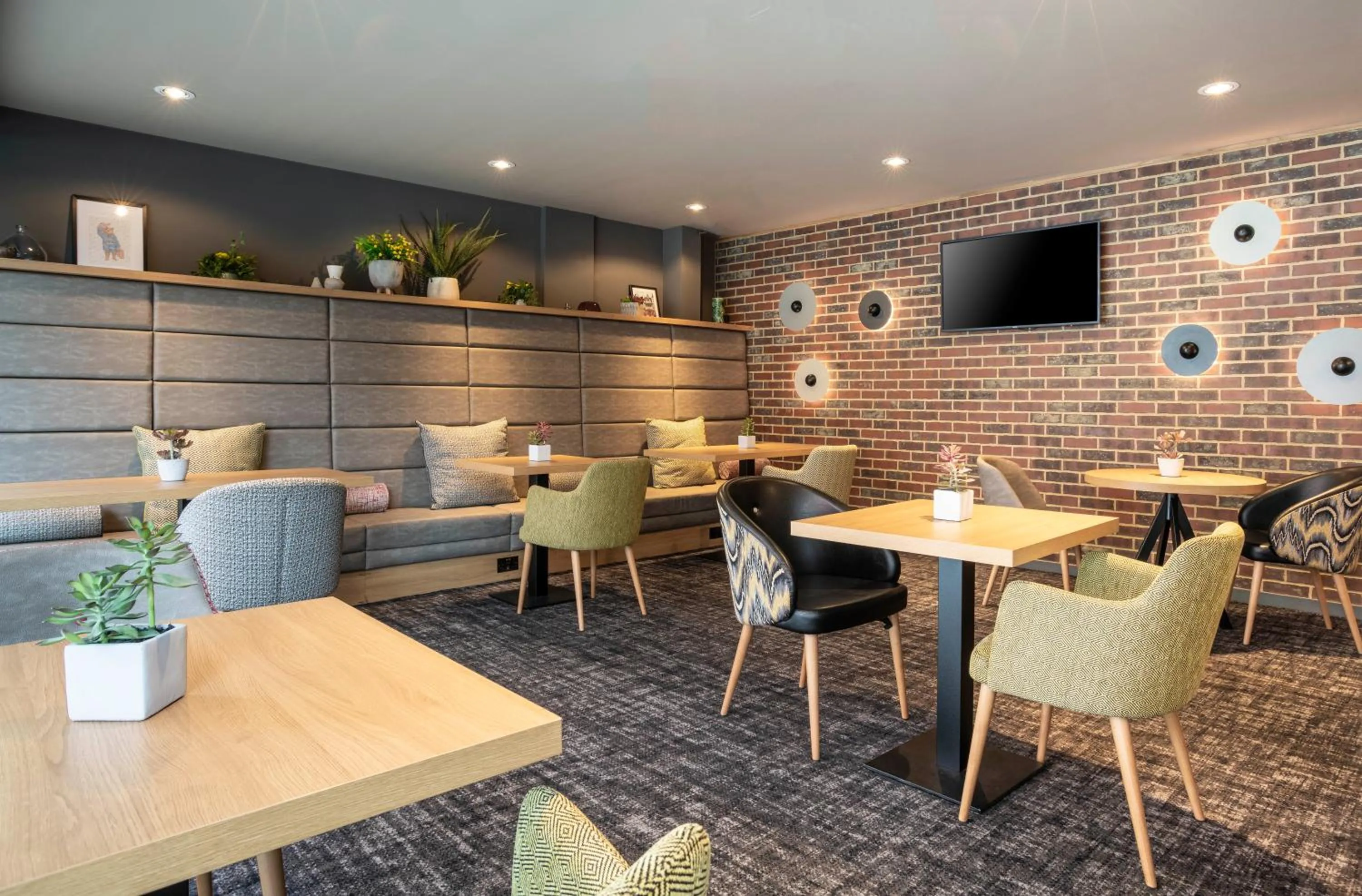 Restaurant/places to eat in Point A Hotel London Paddington