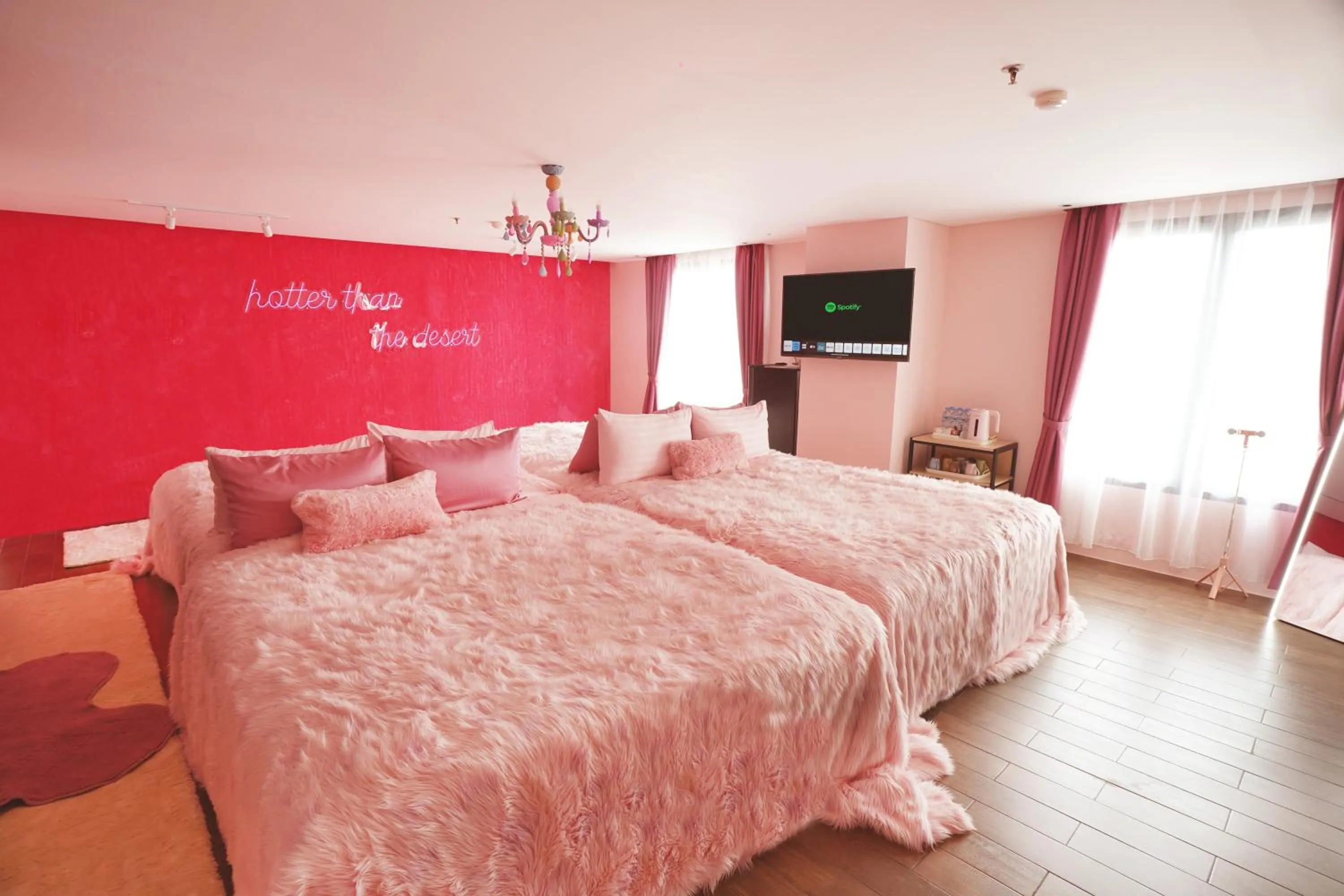 Bed in Yellow Bee Tangerang