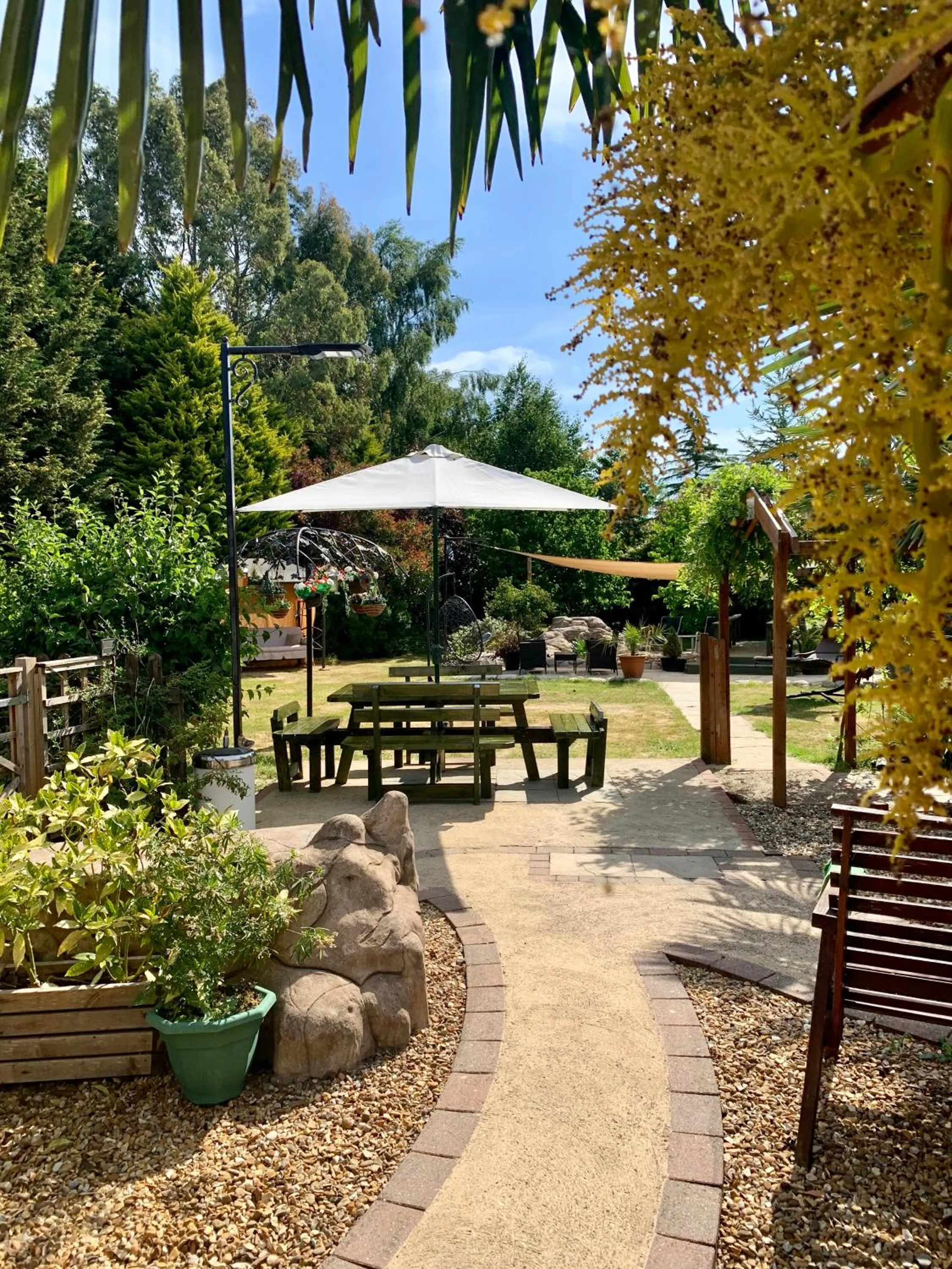 Garden in Woodpaddock Bed & Breakfast