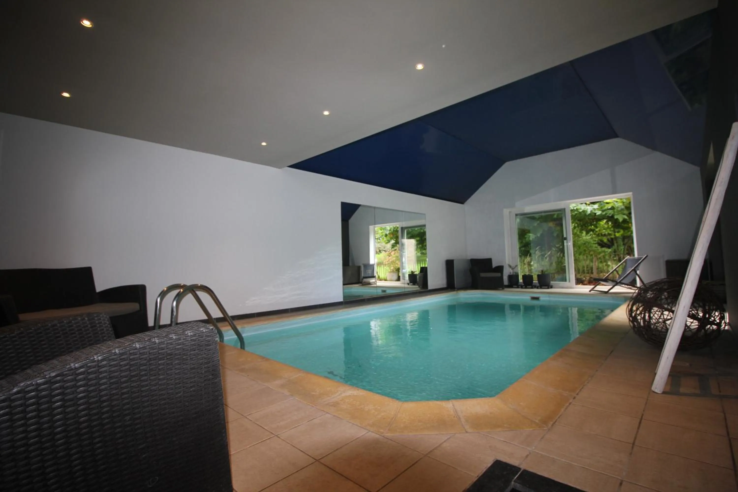 Swimming pool in La Couette de l'Ours