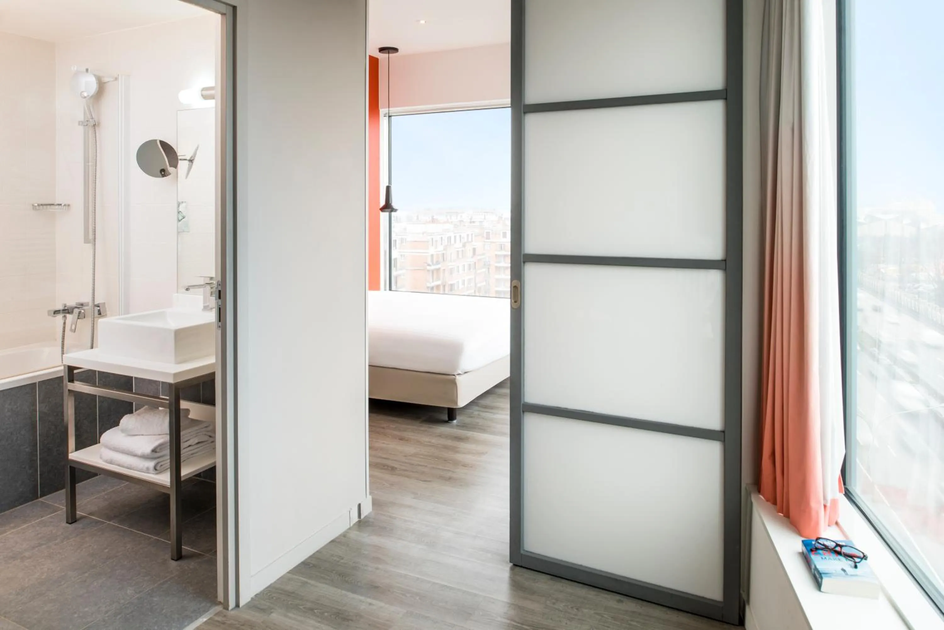 Bathroom in Adagio Paris 19ème Cité de la Musique