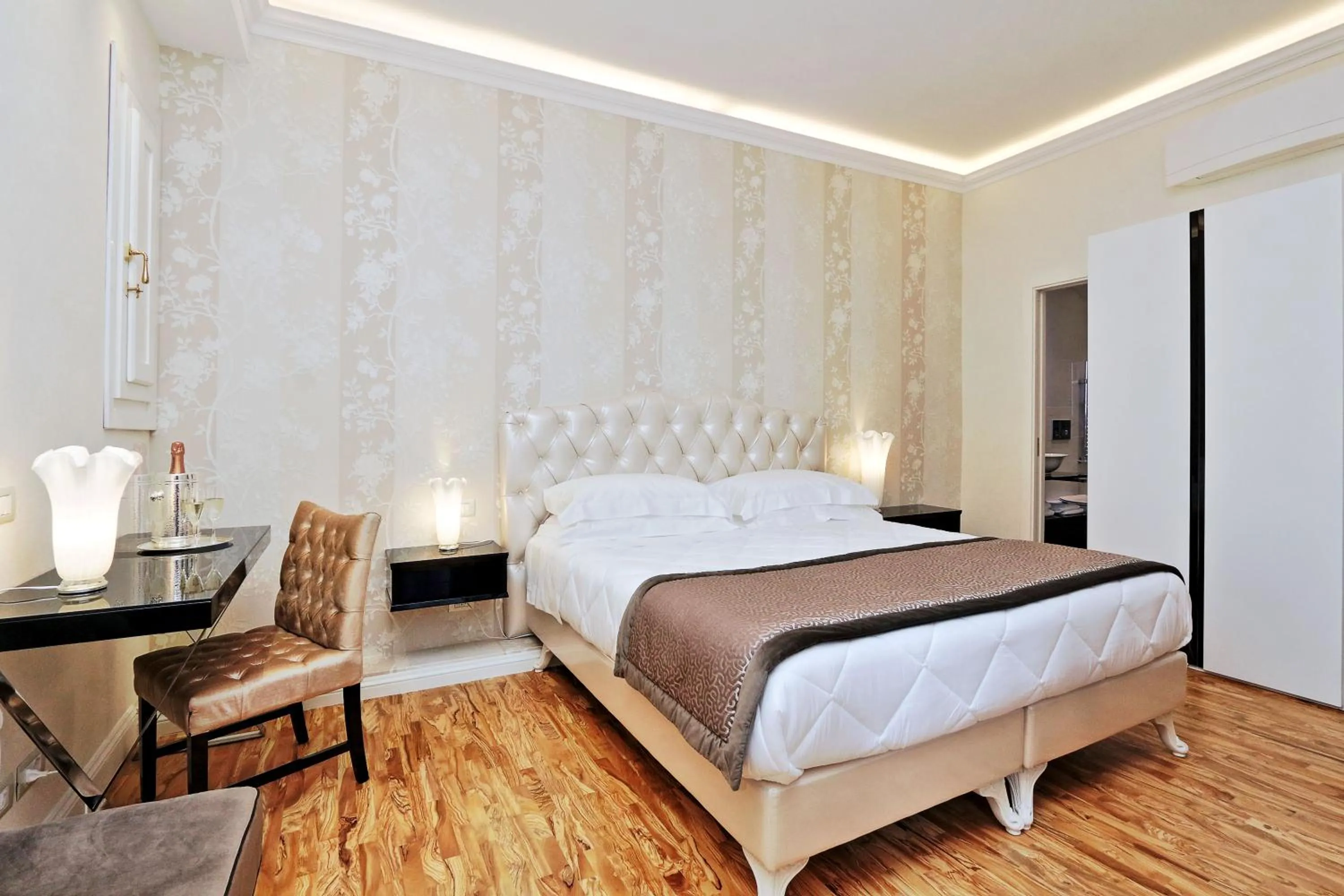 Bed in BQ House COLOSSEUM Luxury Rooms