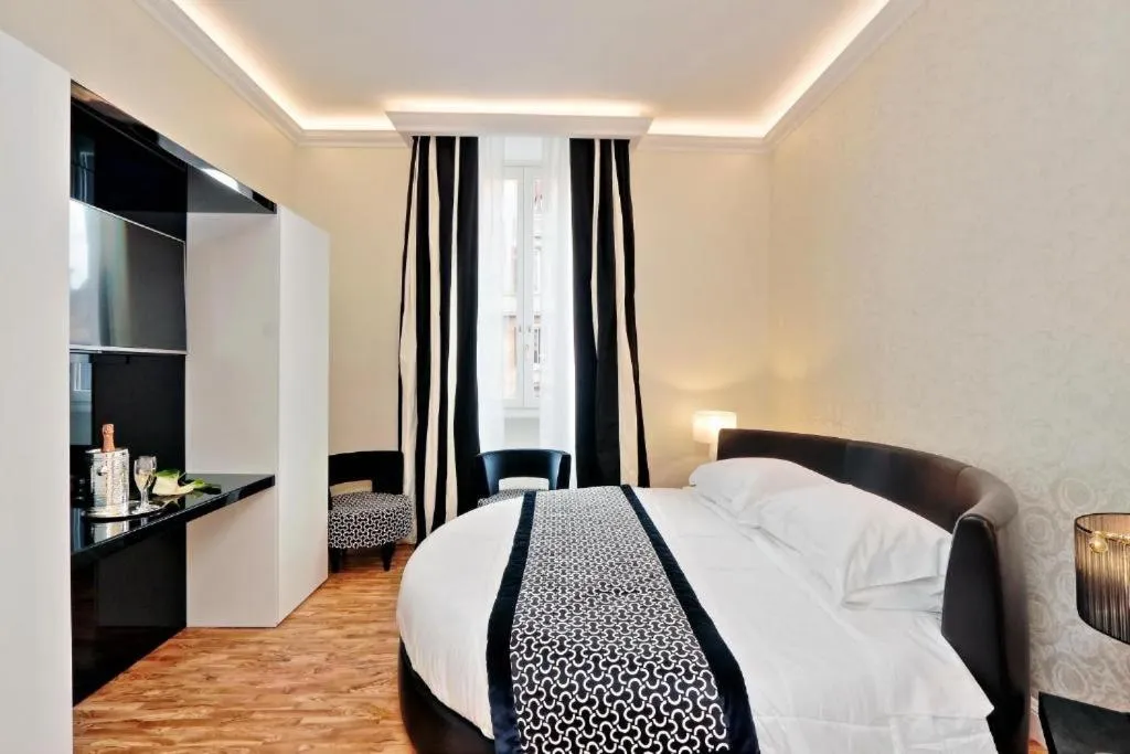 Bed in BQ House COLOSSEUM Luxury Rooms