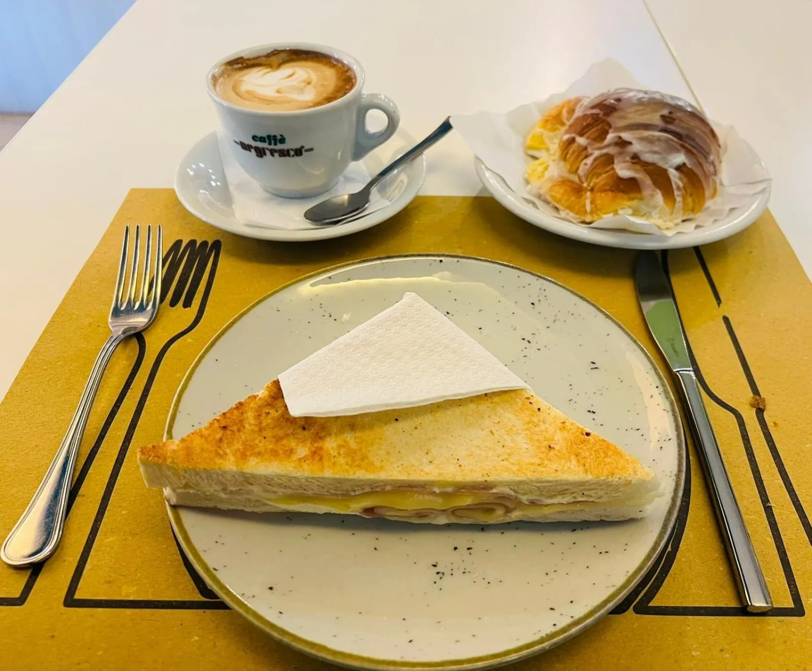 Breakfast in BQ House COLOSSEUM Luxury Rooms