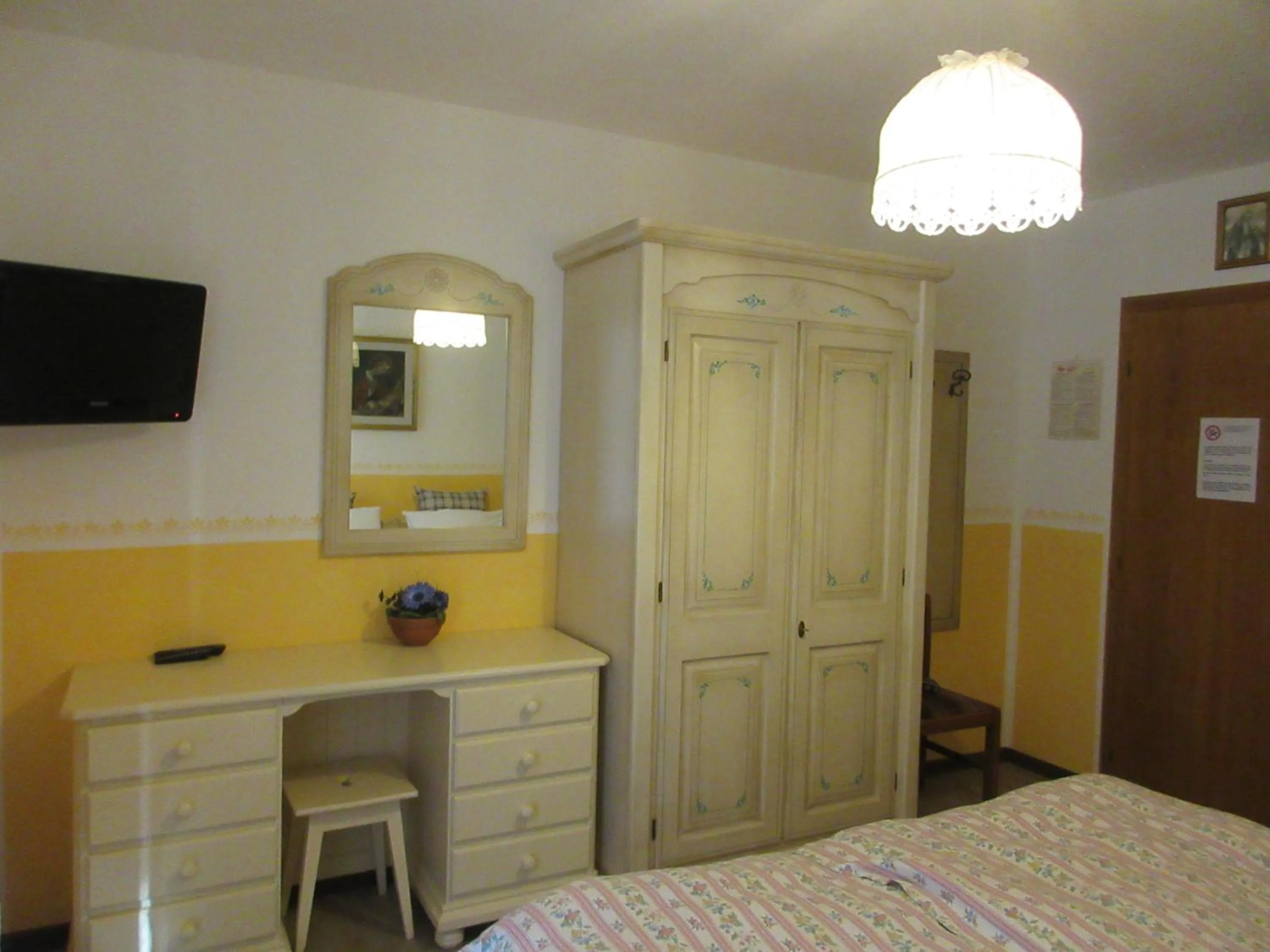 Photo of the whole room, Bed in Garnì Defrancesco