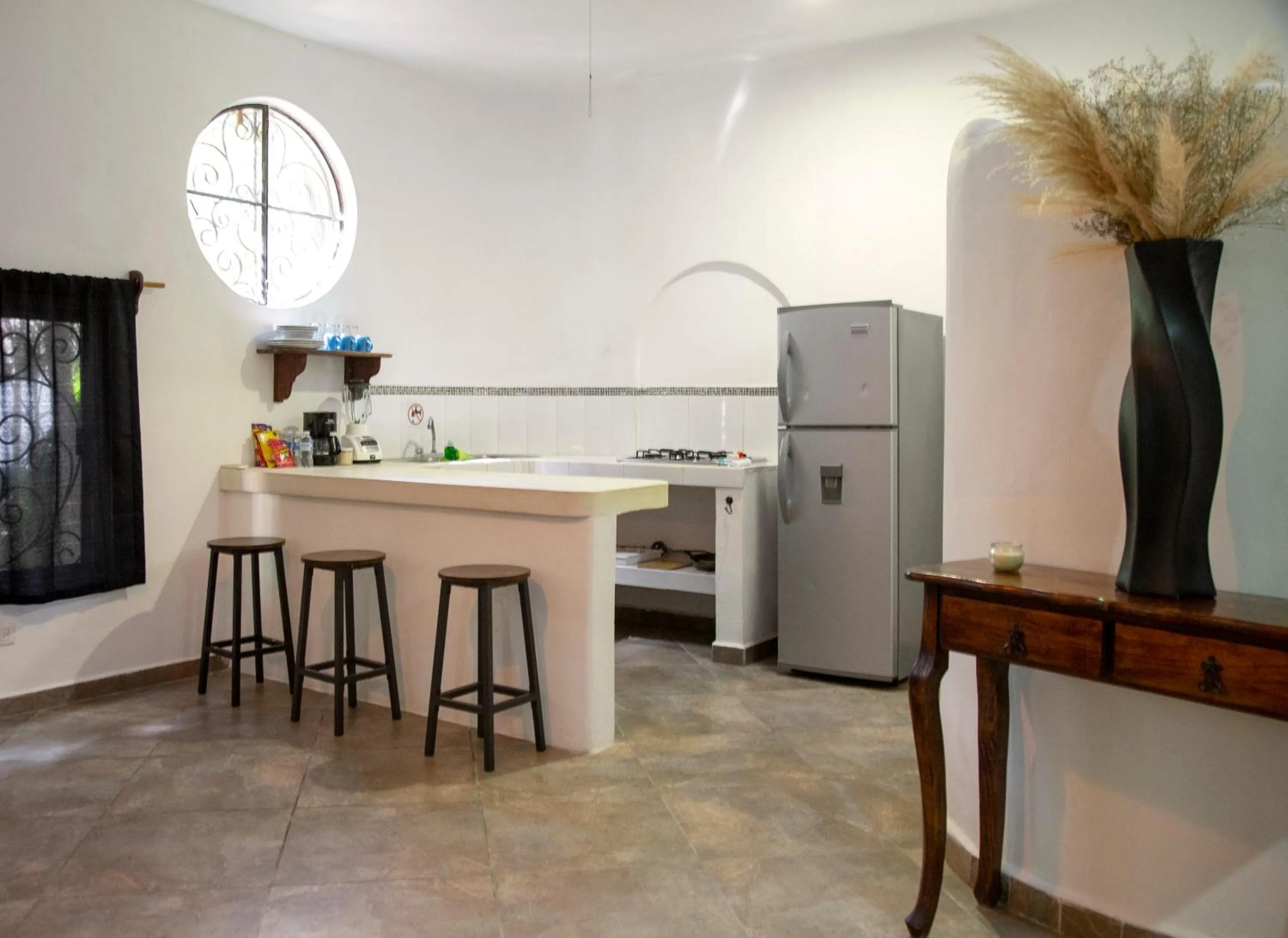 Kitchen or kitchenette in Sonido del mar Hotel Boutique & Yoga Loft
