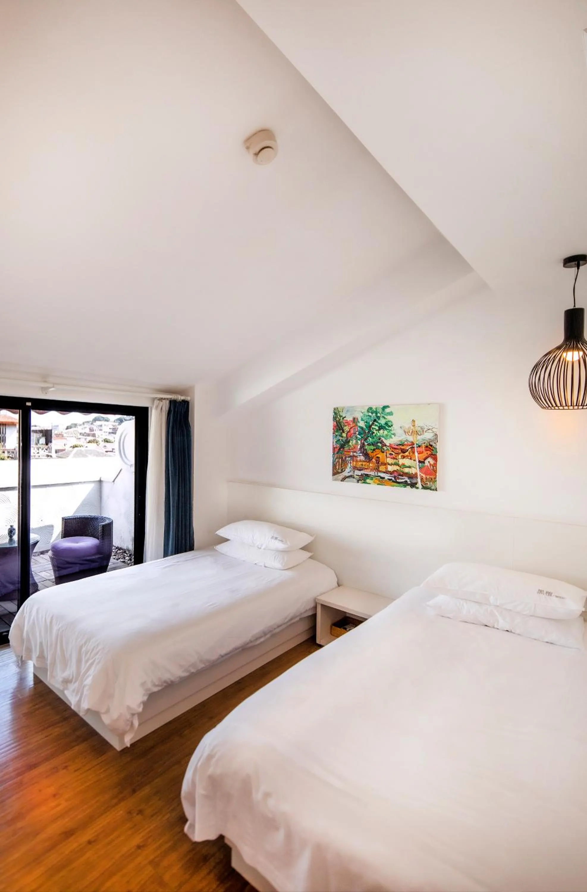 Bed in Xiamen Gulangyu Heitan Hotel