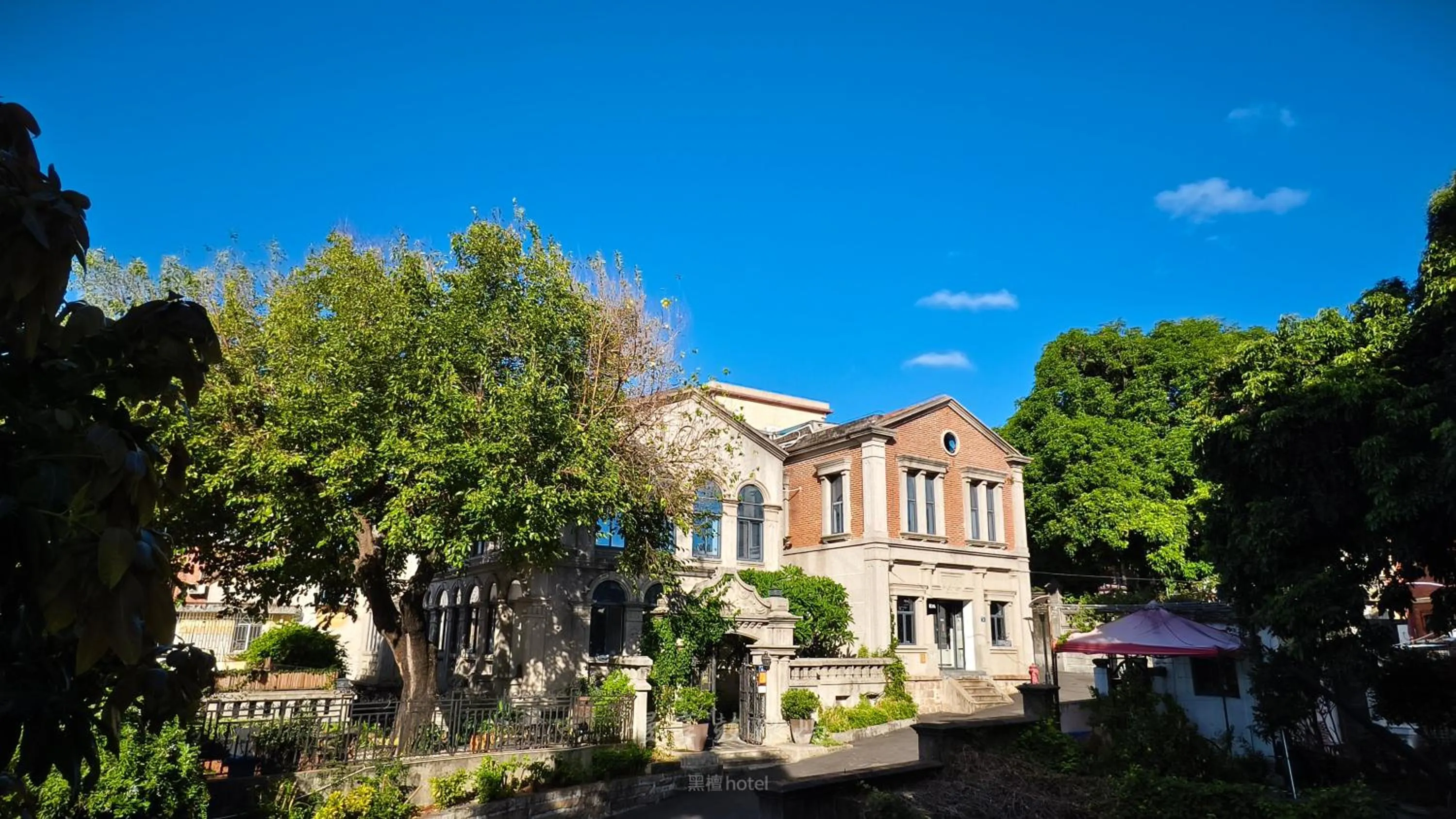 Property building in Xiamen Gulangyu Heitan Hotel