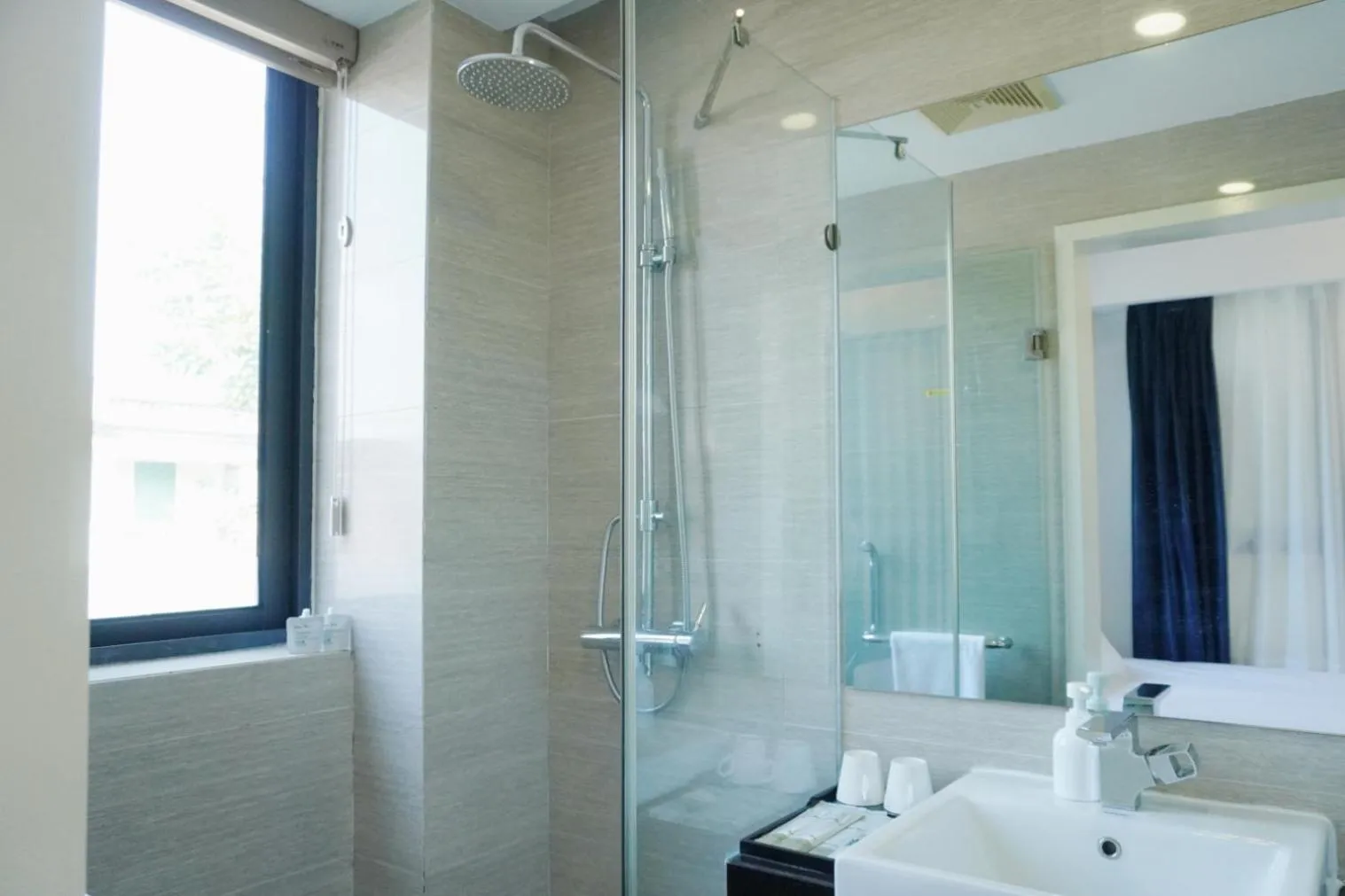 Toilet in Xiamen Gulangyu Heitan Hotel