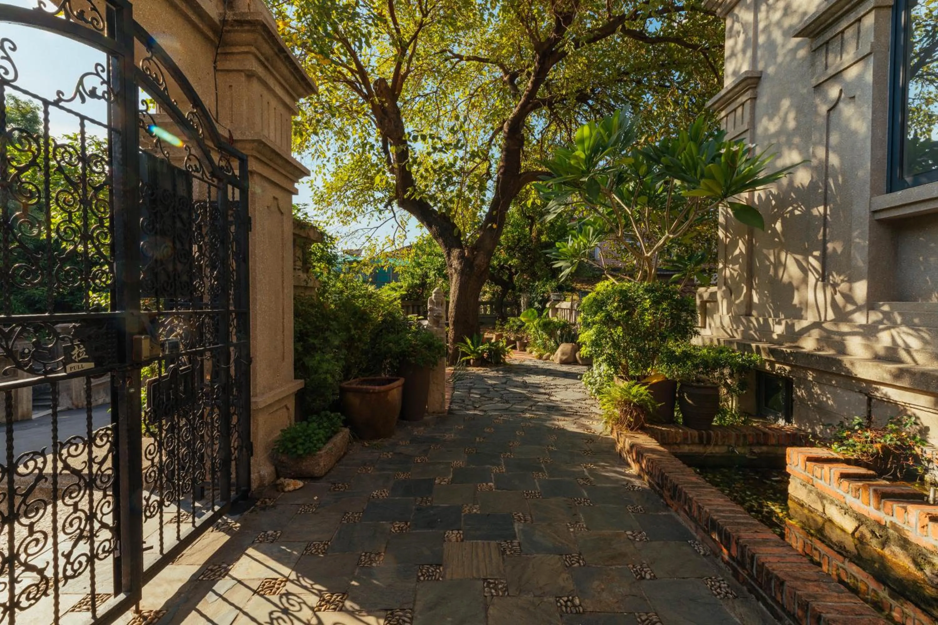 Garden view in Xiamen Gulangyu Heitan Hotel