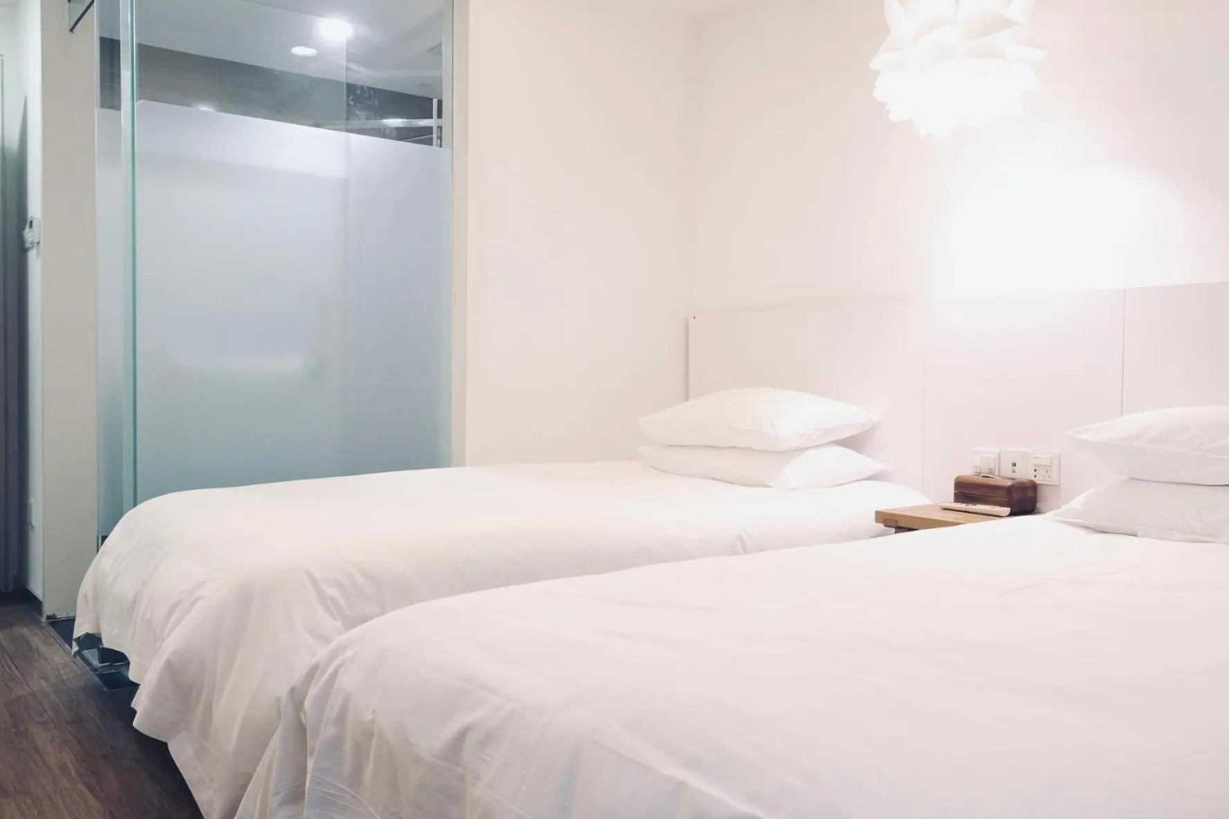 Bedroom, Bed in Xiamen Gulangyu Heitan Hotel