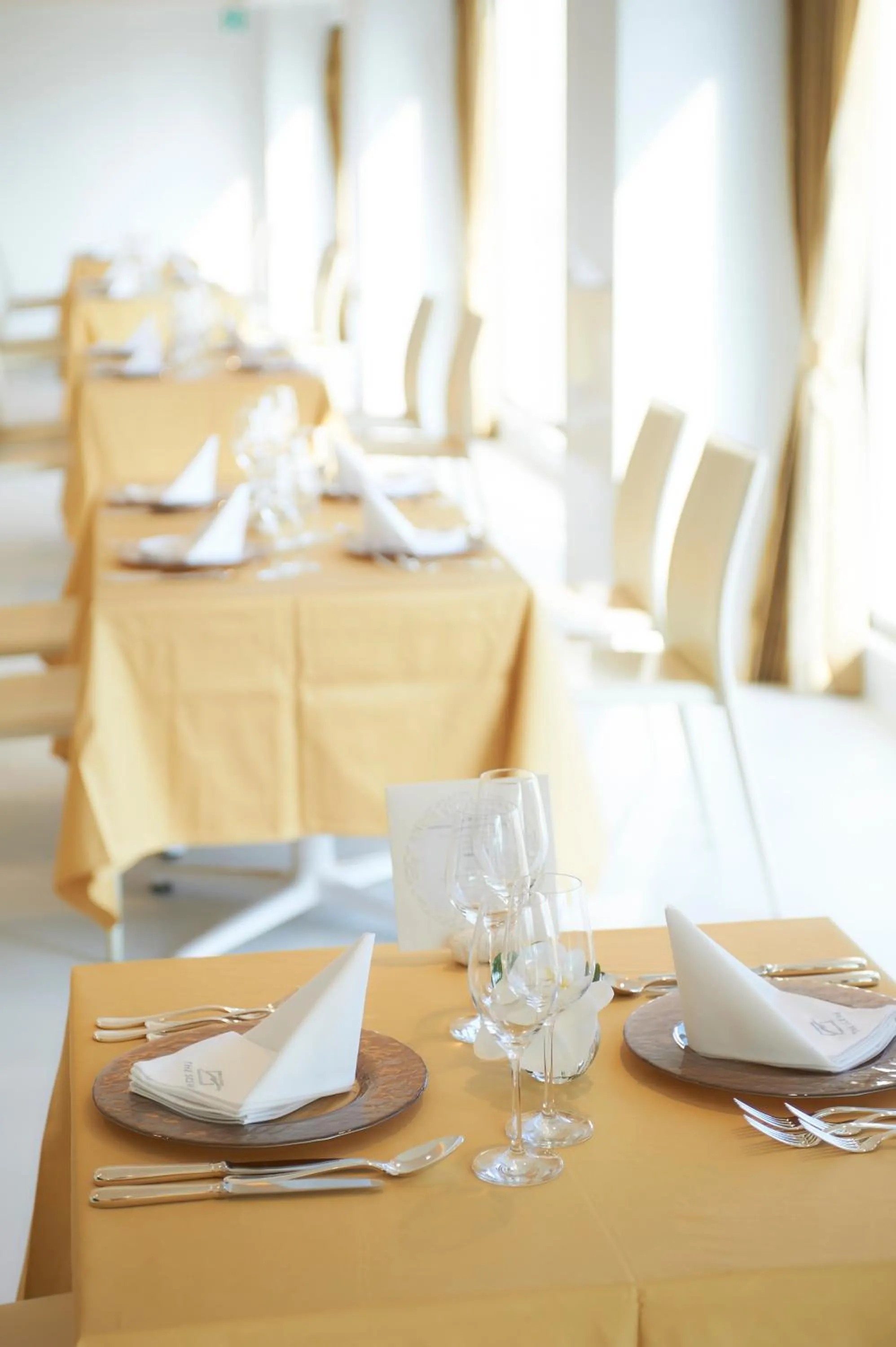 Restaurant/places to eat in Hotel The Scene