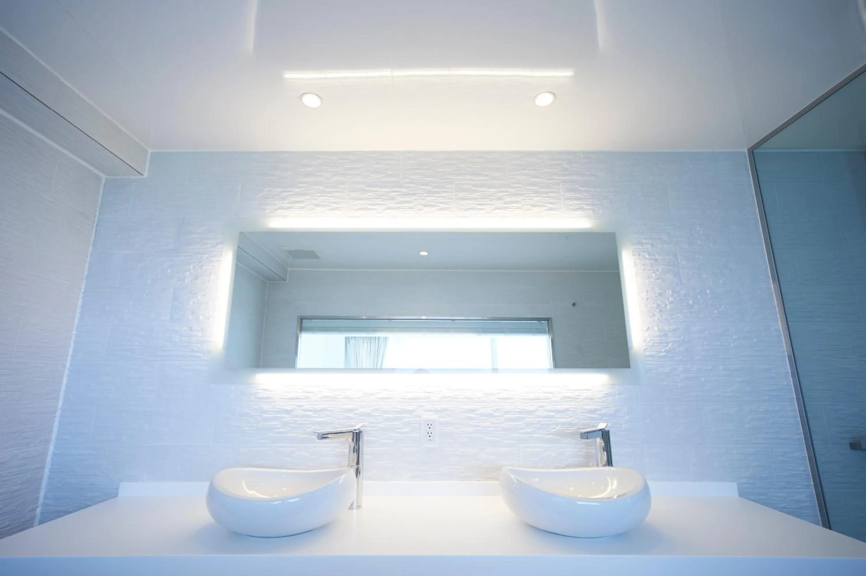 Bathroom, Bed in Hotel The Scene