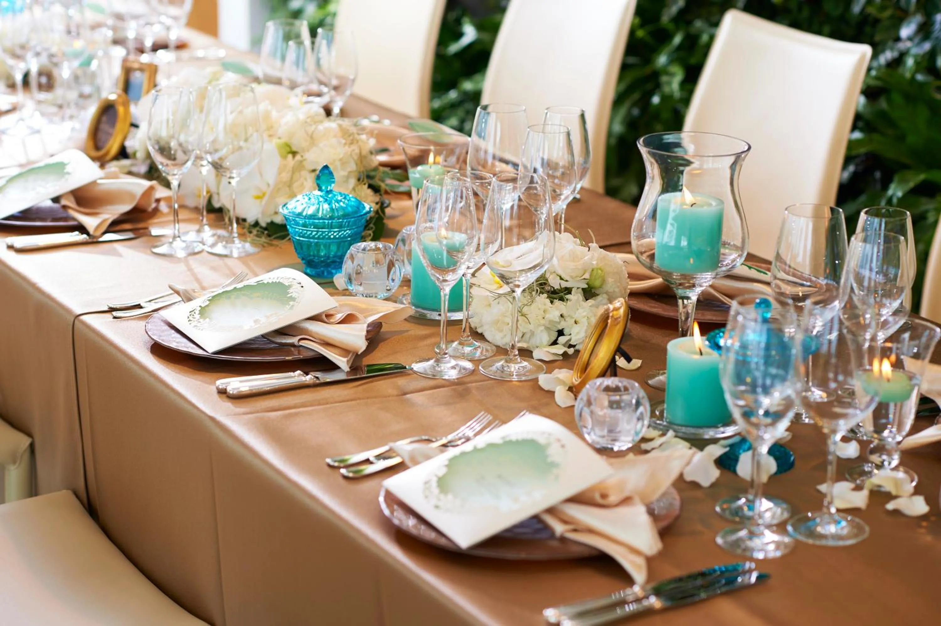 Restaurant/places to eat in Hotel The Scene