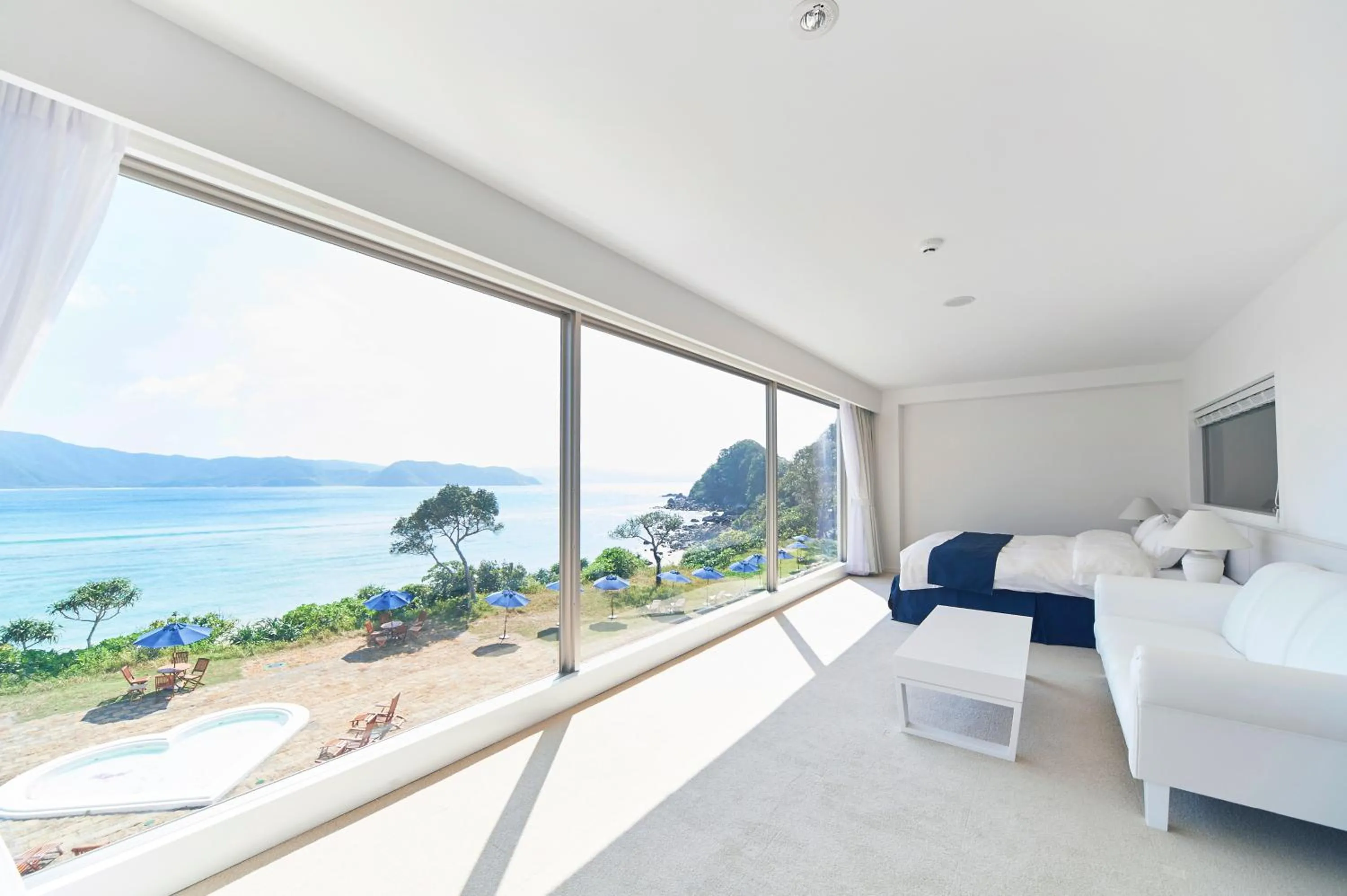 Day, Bed in Hotel The Scene