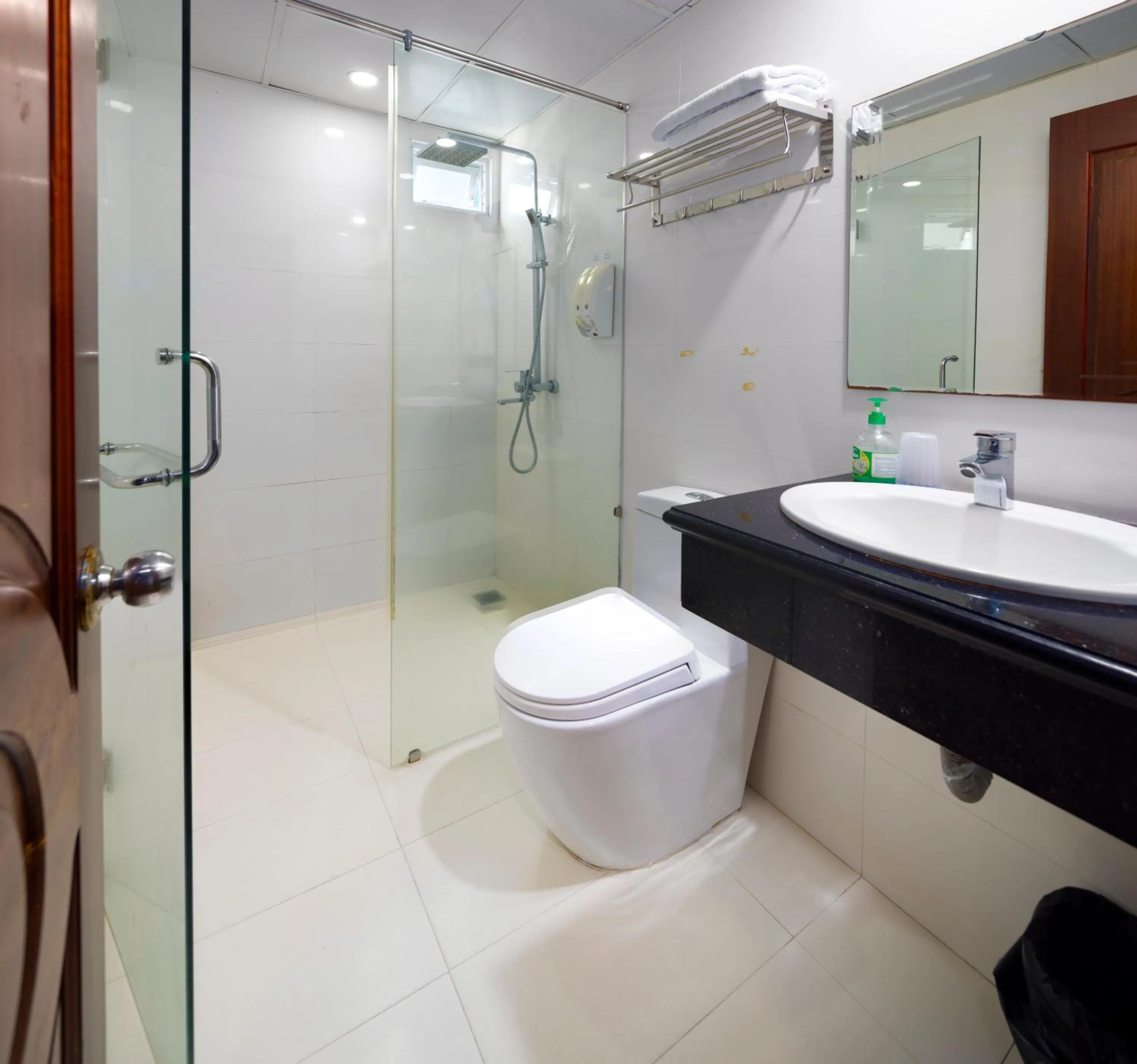 Toilet in Dubai Nha Trang Hotel managed by HT
