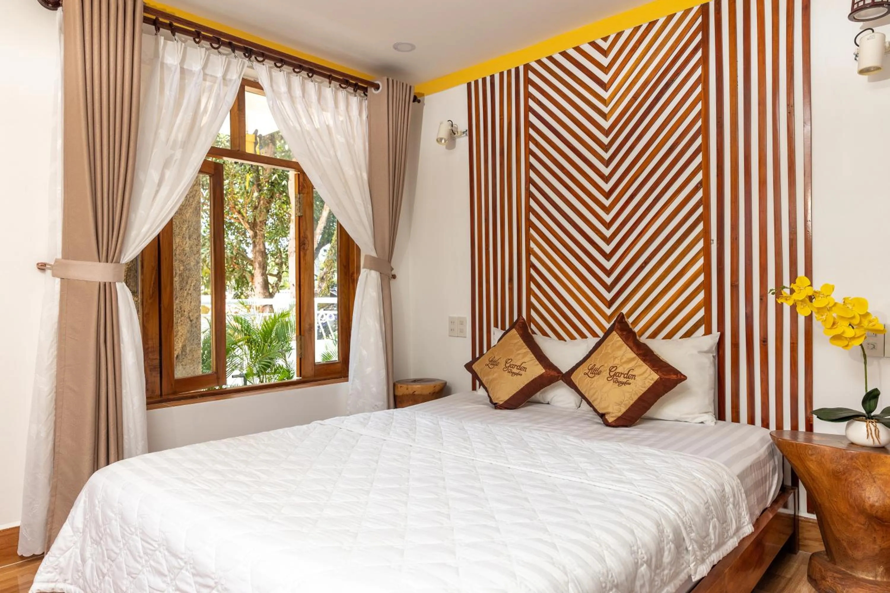 Bedroom, Bed in Little Garden Bungalow