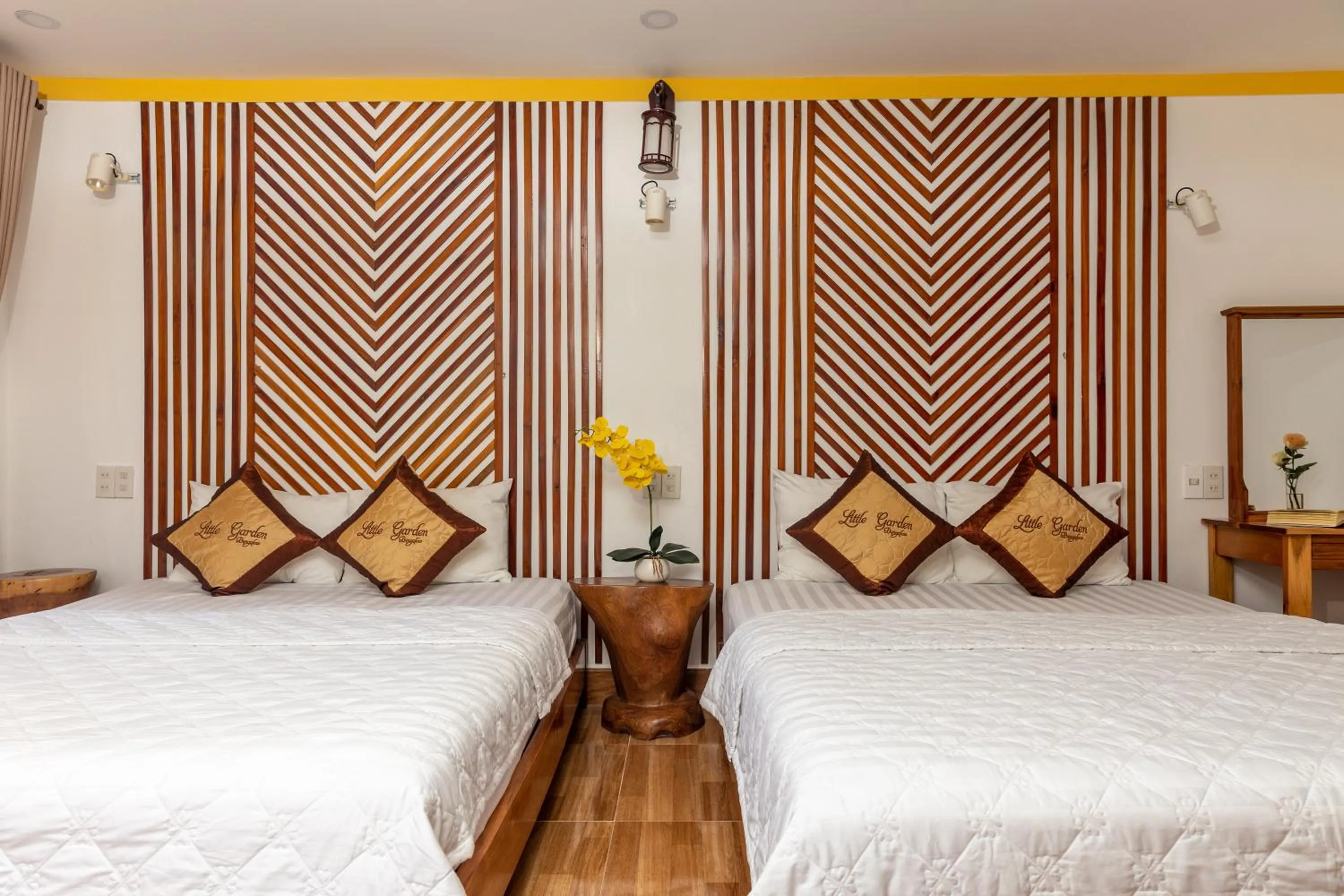 Guests, Bed in Little Garden Bungalow