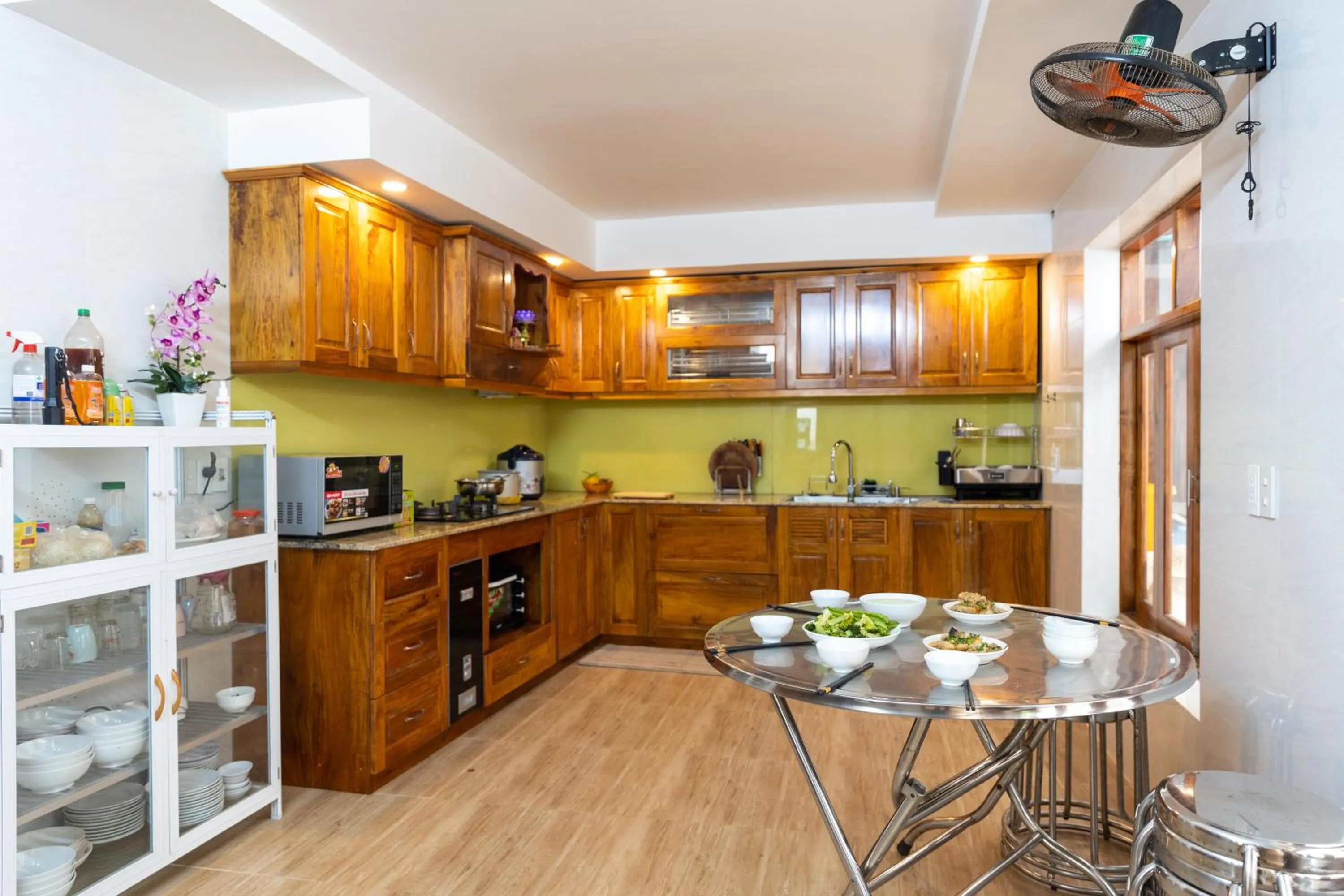 Kitchen or kitchenette in Little Garden Bungalow