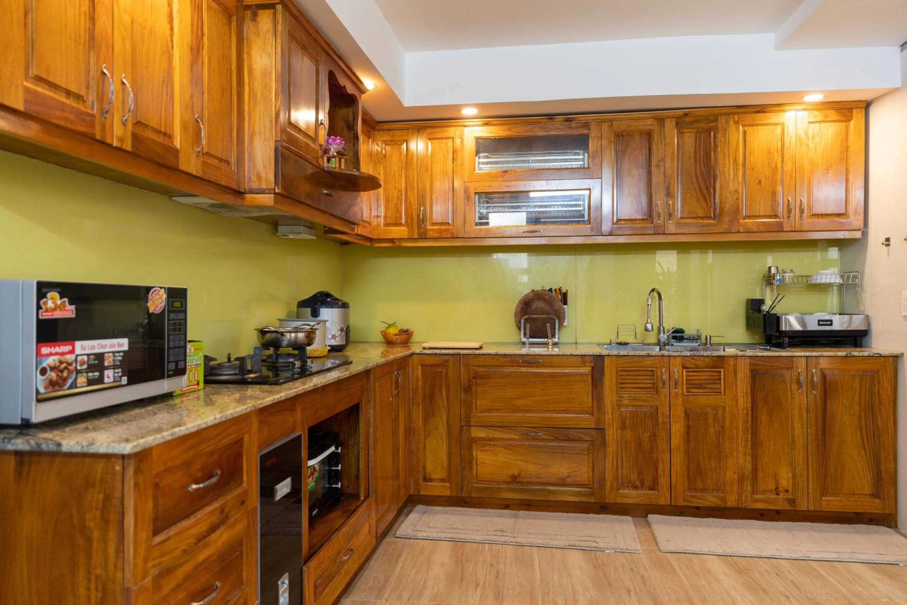 Kitchen or kitchenette in Little Garden Bungalow