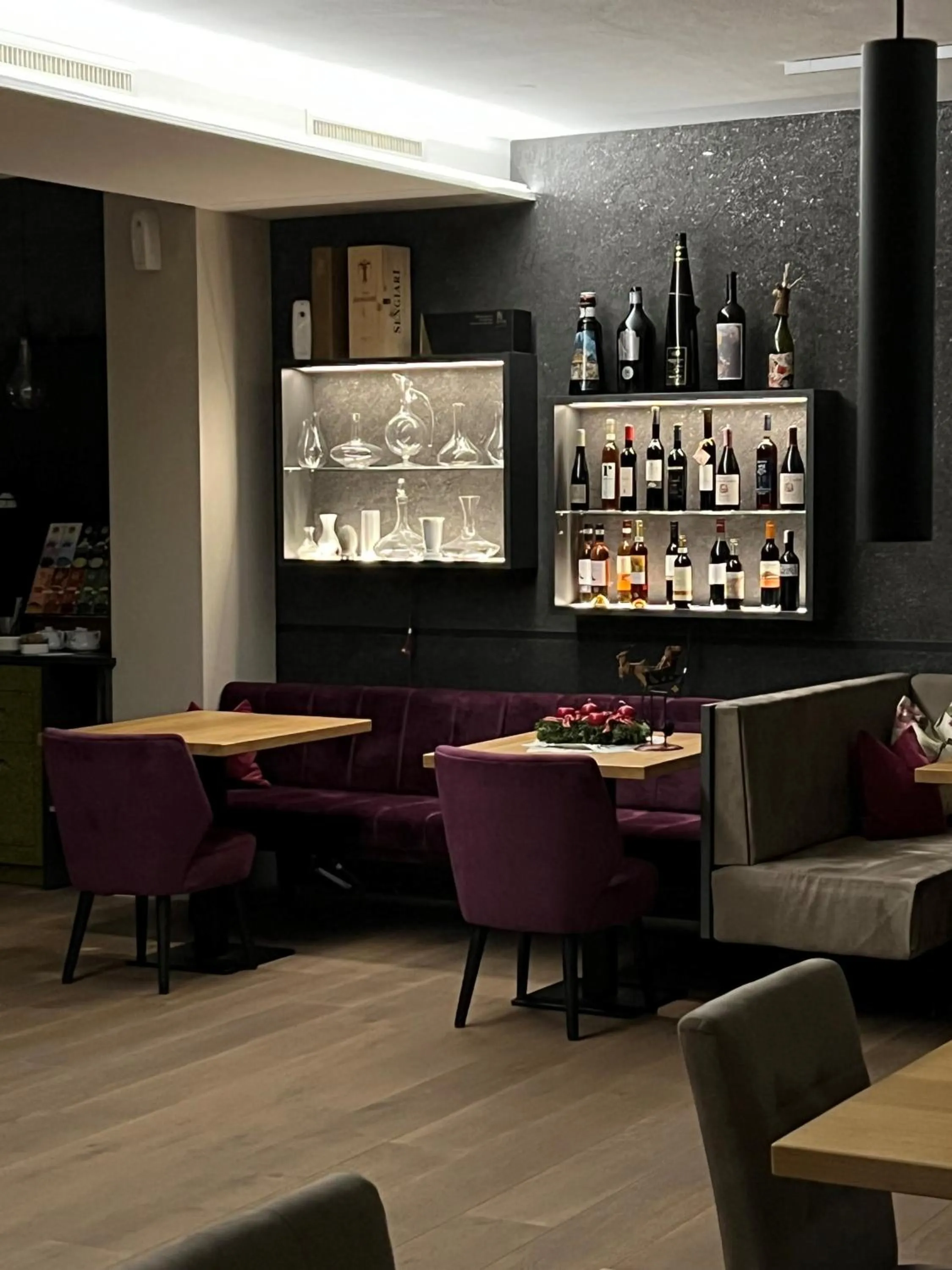 Restaurant/places to eat in Hotel Jardis