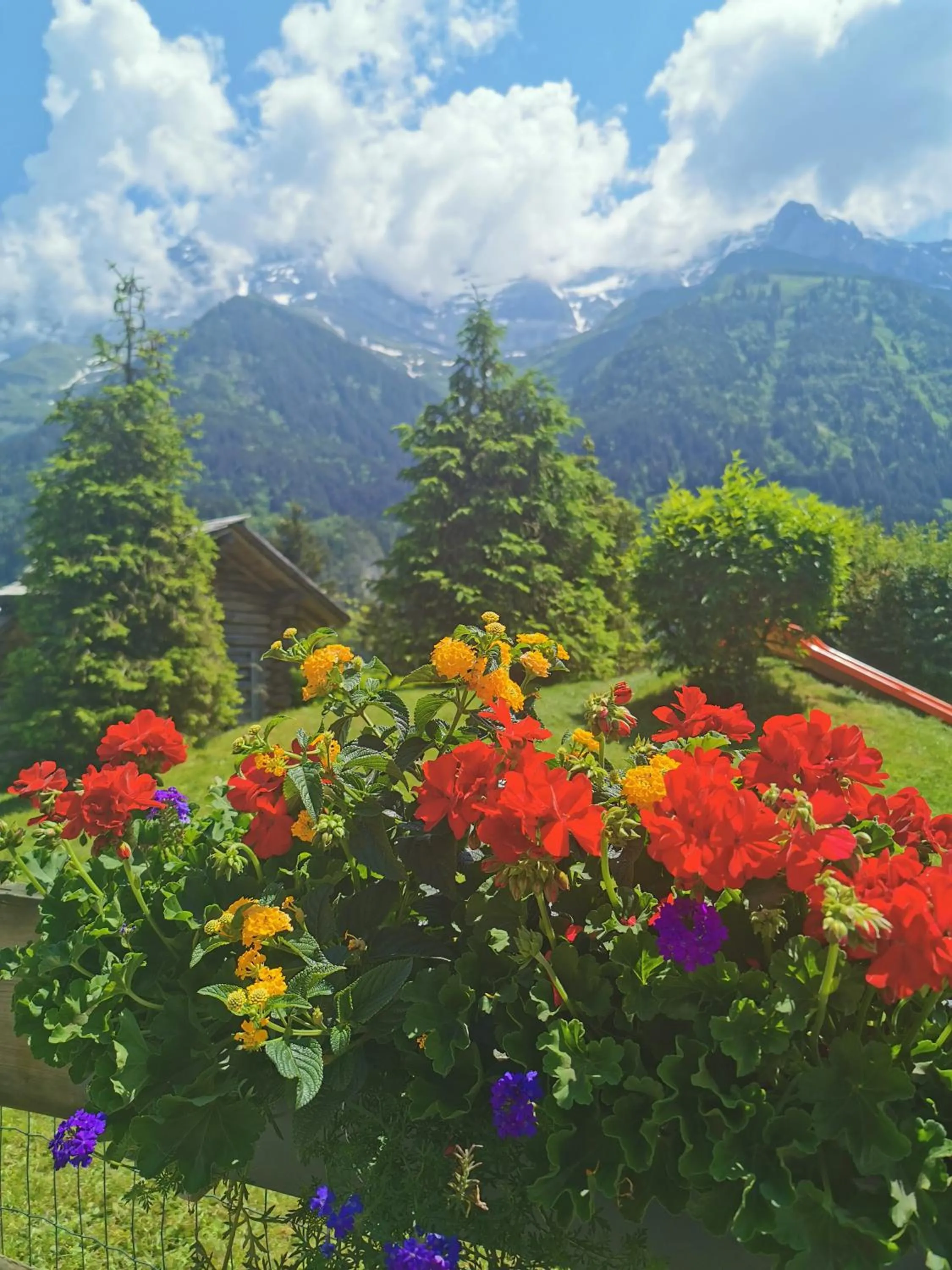 Children play ground in Hôtel Le White - Le 42 Restaurant