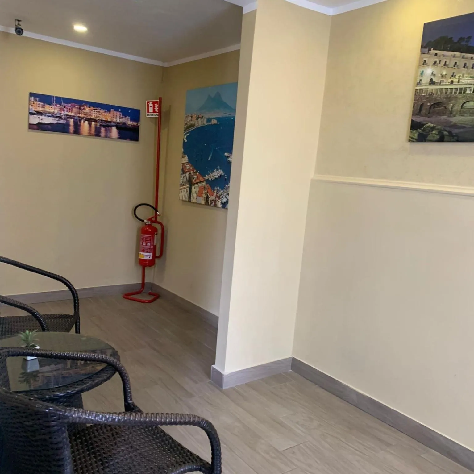 Business facilities in Royal Dante