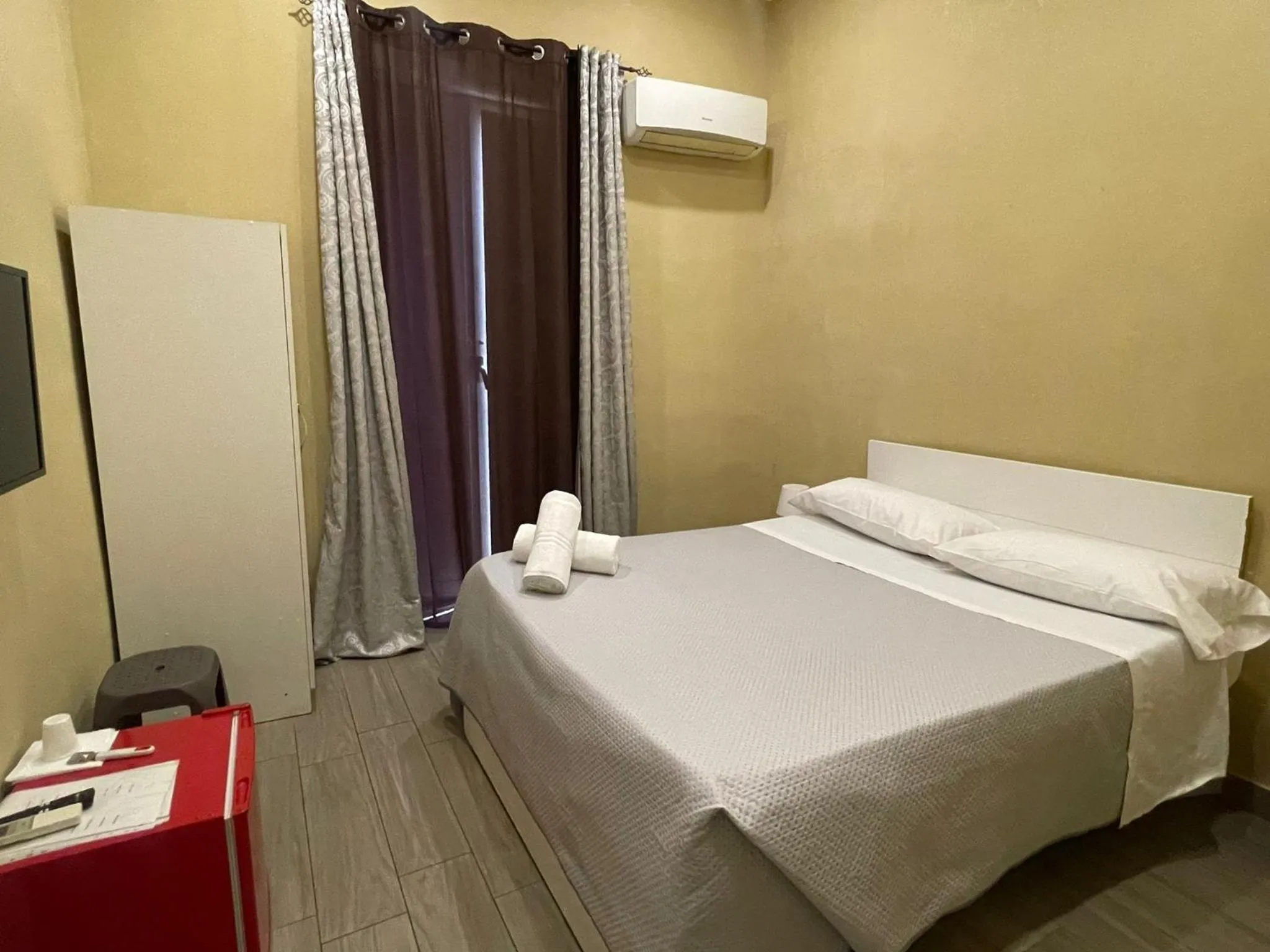 Bedroom, Bed in Royal Dante