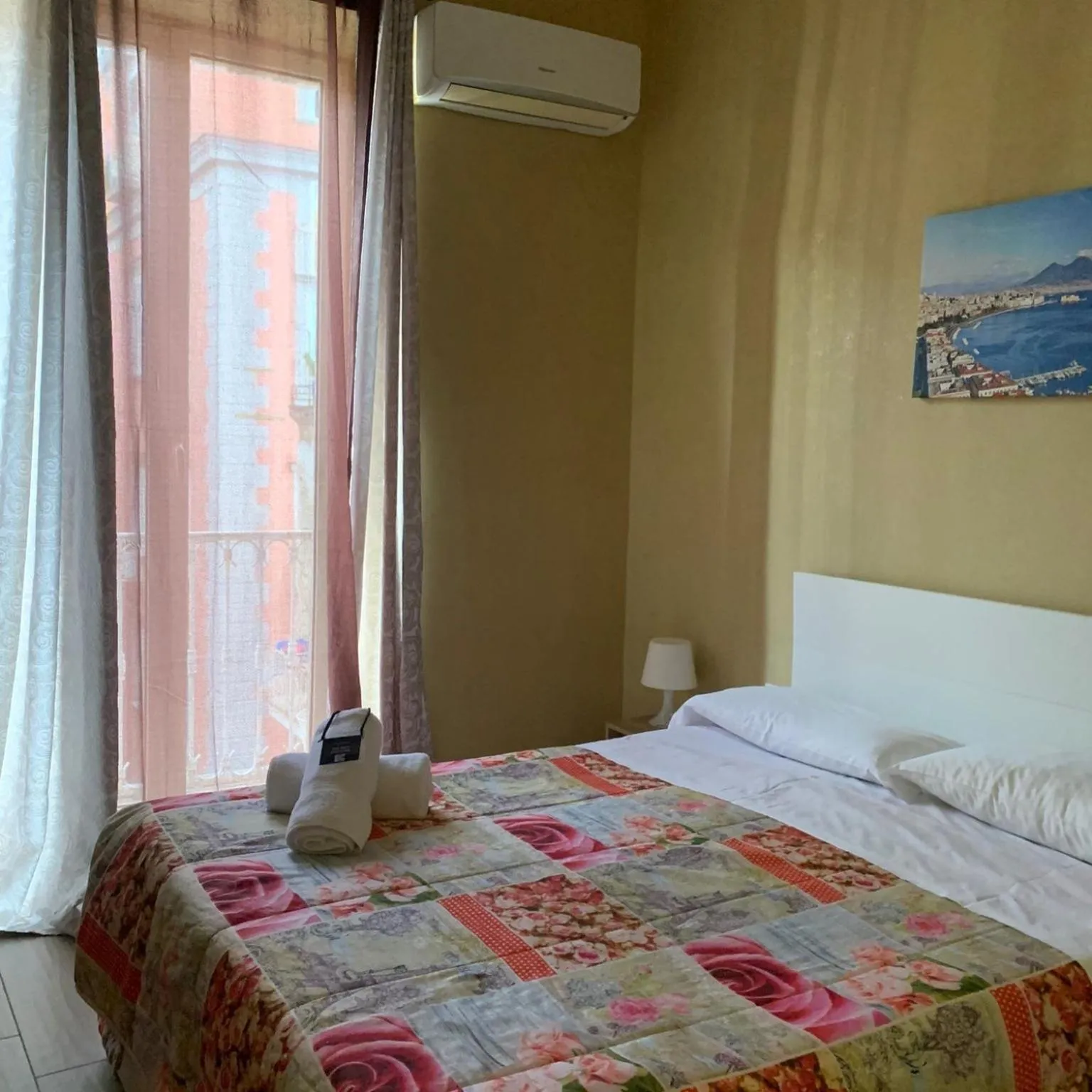 Bedroom, Bed in Royal Dante