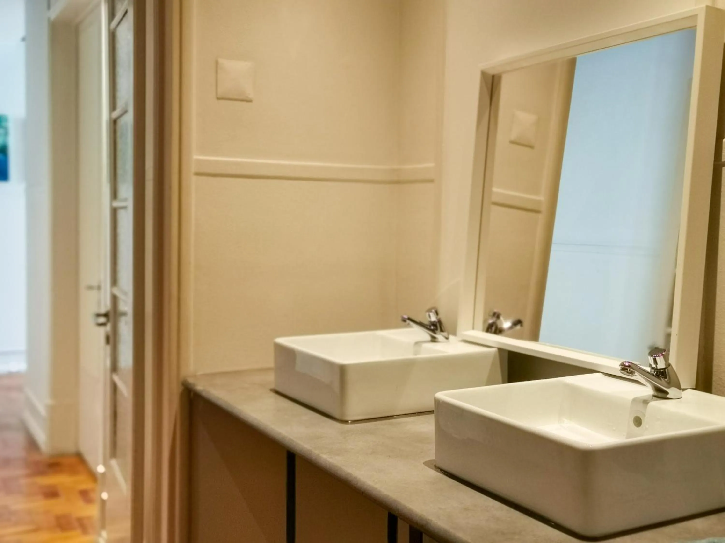 Bathroom in Castilho 63 Hostel & Suites