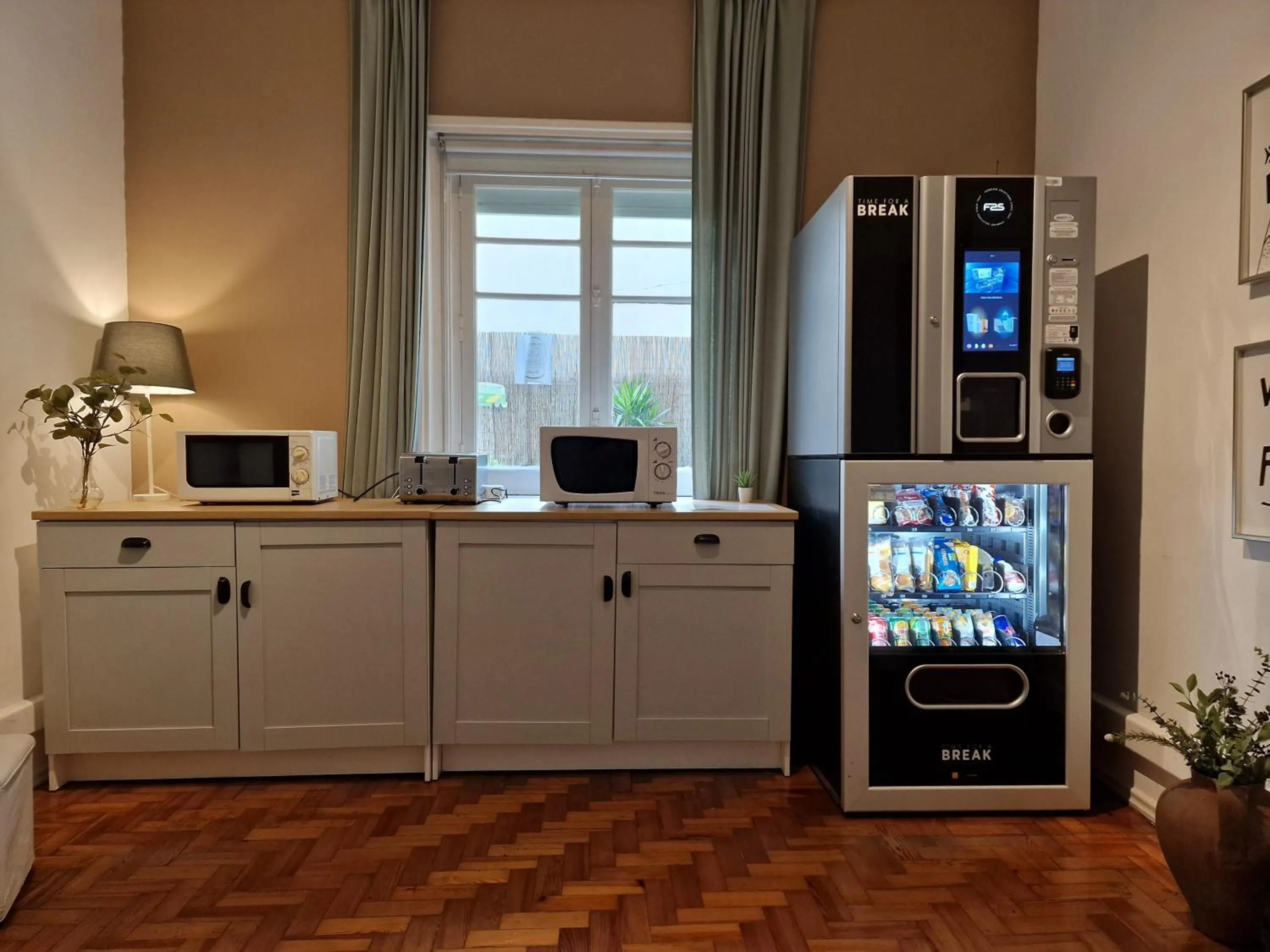 minibar in Castilho 63 Hostel & Suites