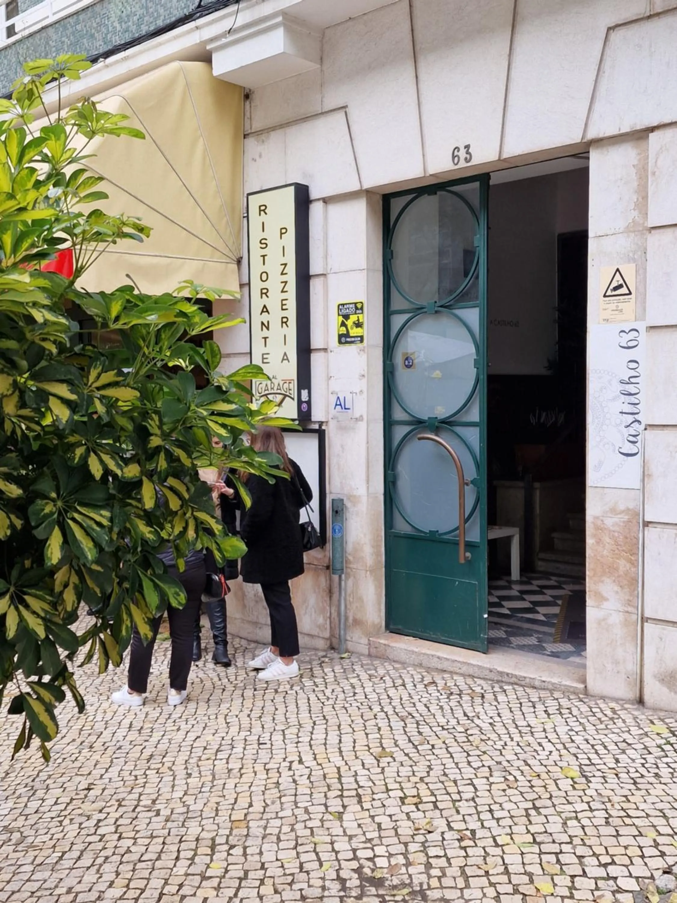 Facade/entrance in Castilho 63 Hostel & Suites