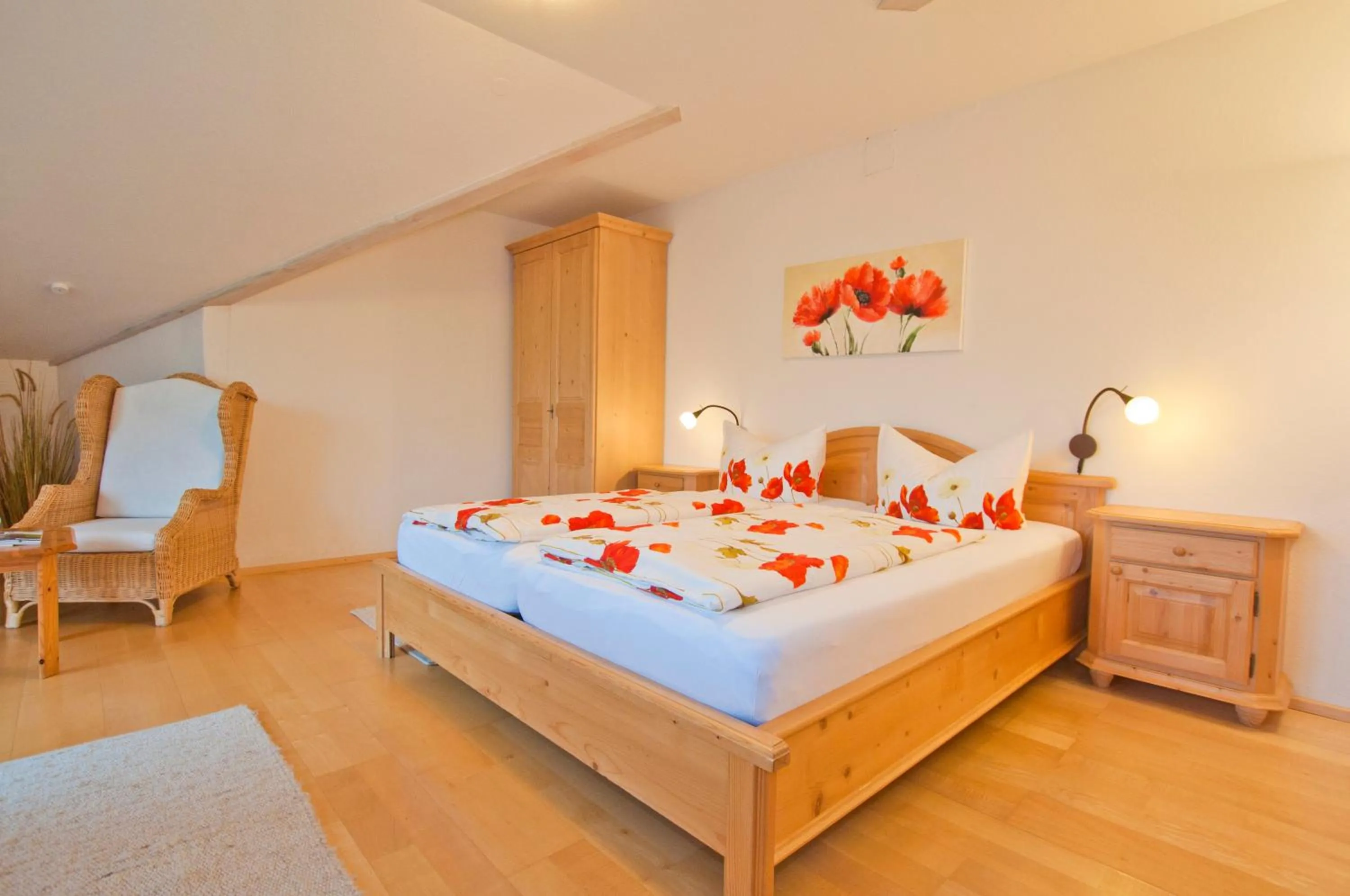 Photo of the whole room, Bed in Berghüs Schratt - EINFACH ANDERS - Ihr vegetarisches und veganes Biohotel