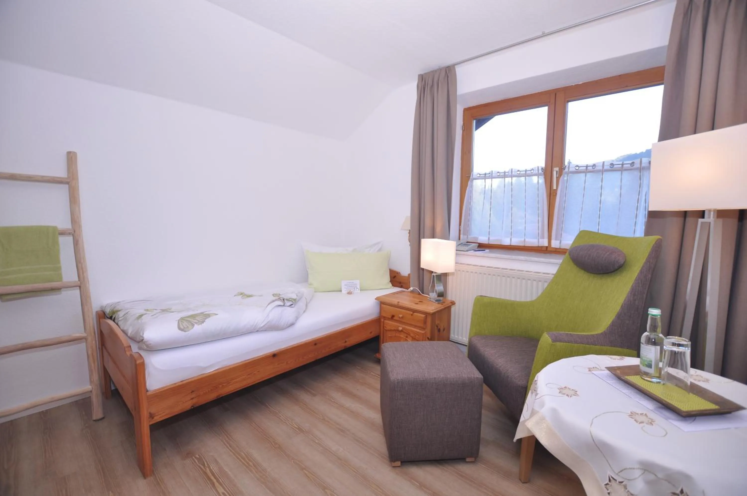 Photo of the whole room, Bed in Berghüs Schratt - EINFACH ANDERS - Ihr vegetarisches und veganes Biohotel