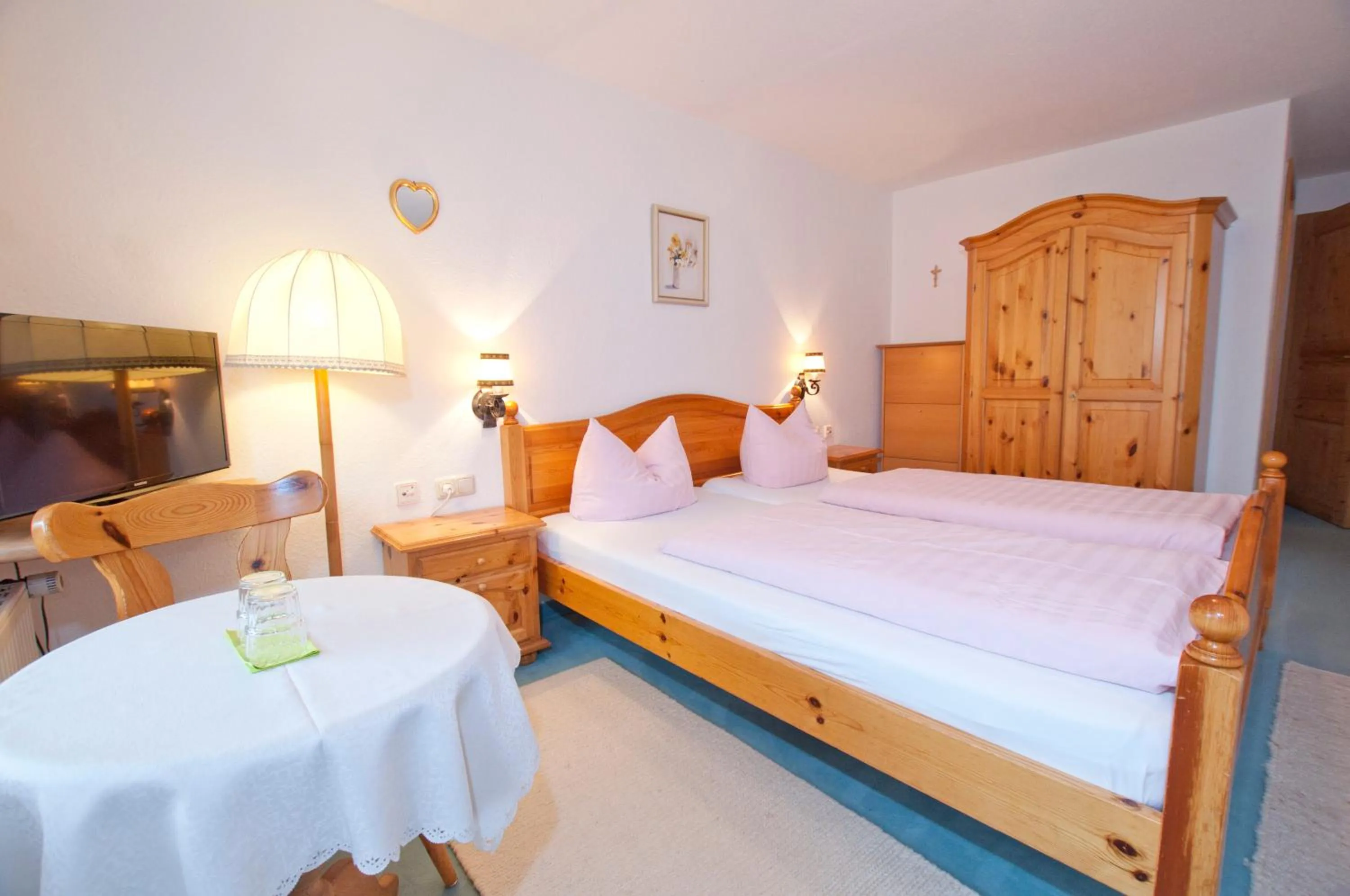 Photo of the whole room, Bed in Berghüs Schratt - EINFACH ANDERS - Ihr vegetarisches und veganes Biohotel