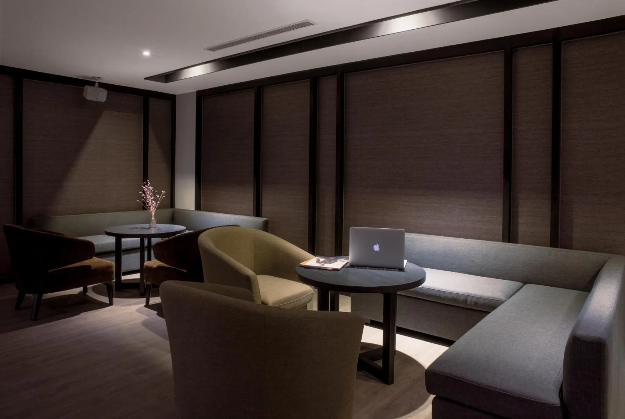 Communal lounge/ TV room in Platinum Hotel