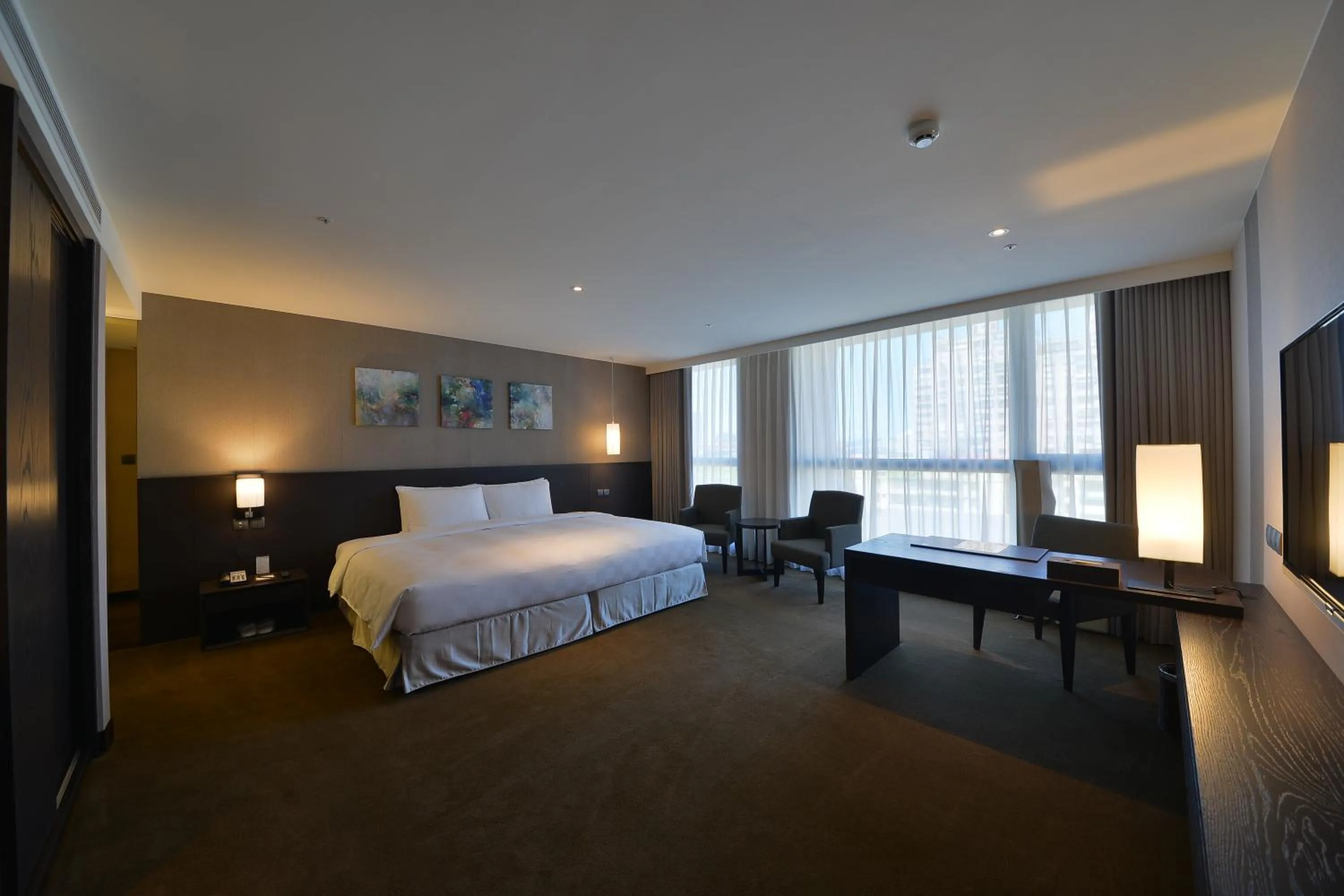 Photo of the whole room, Bed in Platinum Hotel