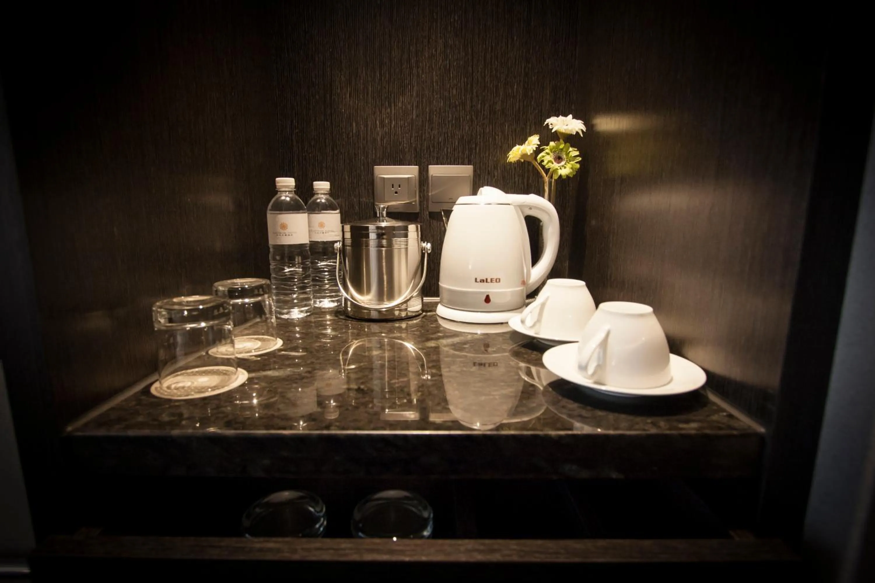 Coffee/tea facilities in Platinum Hotel