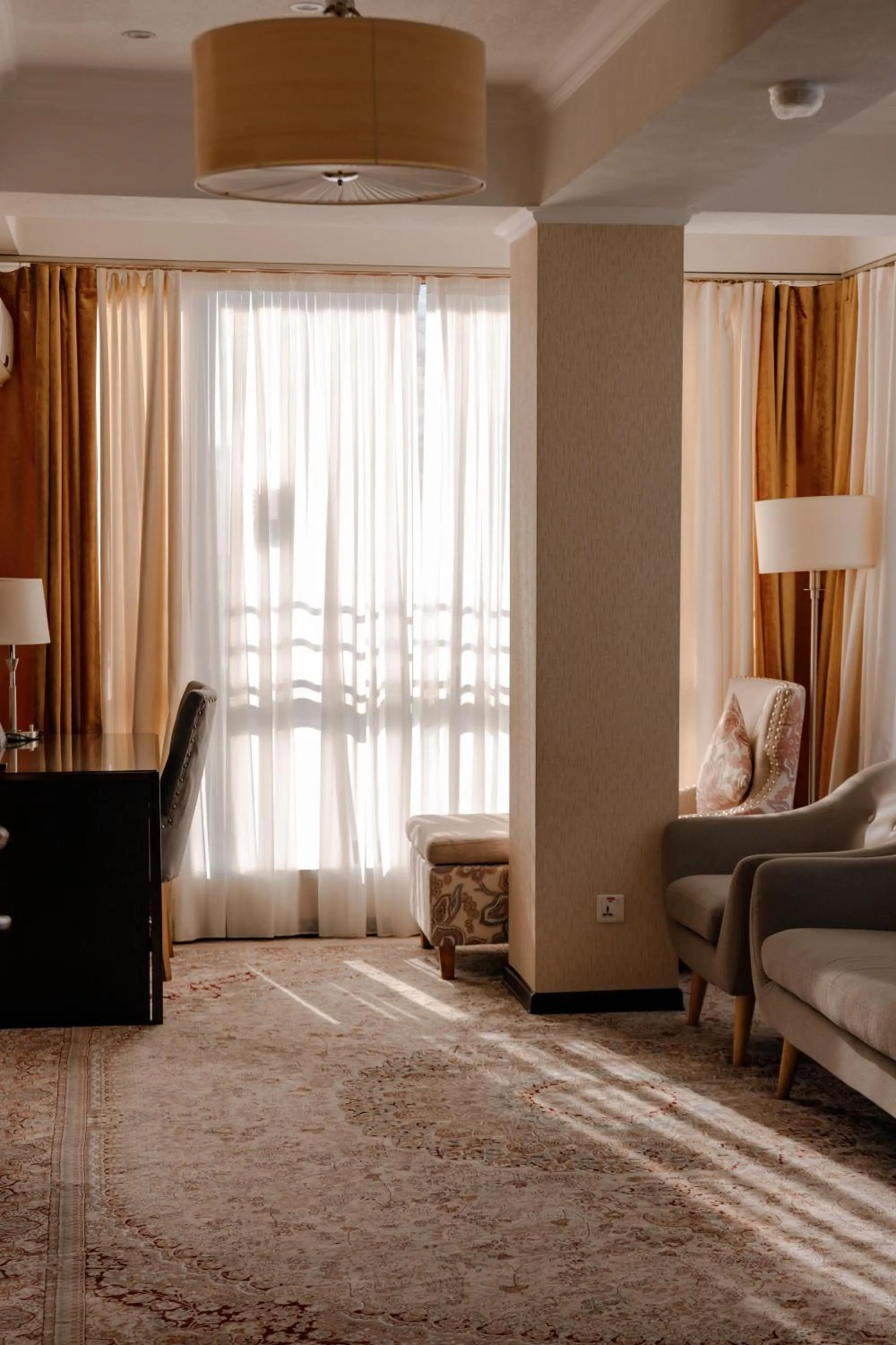 Living room, Bed in Hotel Atlas