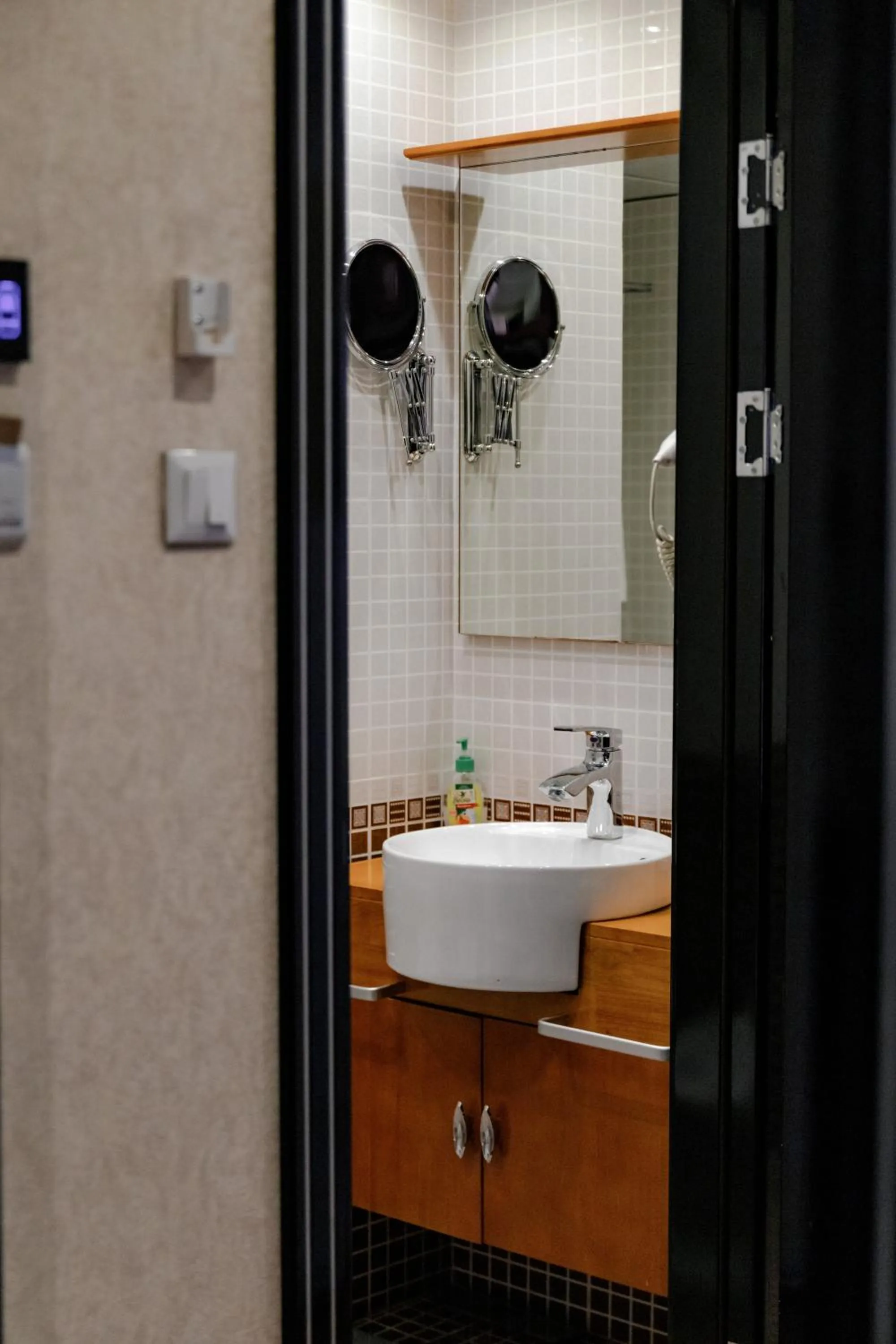 Shower in Hotel Atlas